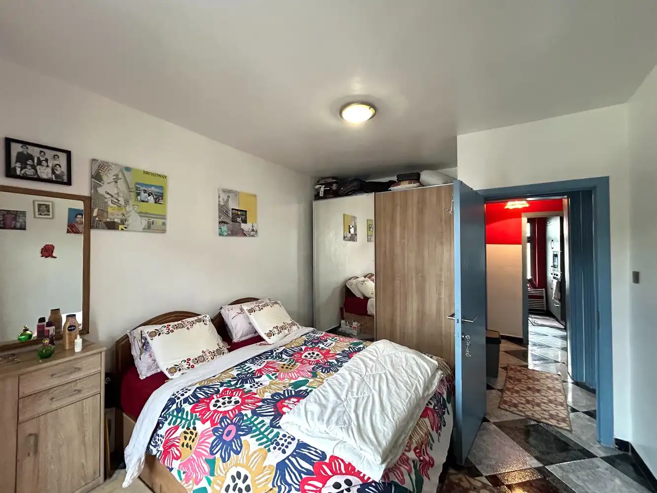 Hoekwoning met 4 slaapkamers en 2 badkamers foto 8