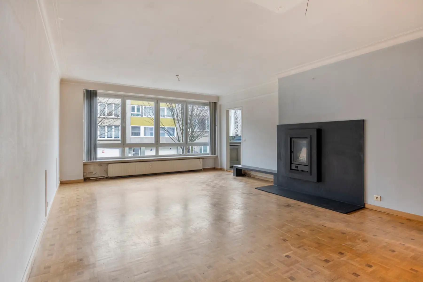 Ruim en lichtrijk appartement met 2 slaapkamers. foto 3
