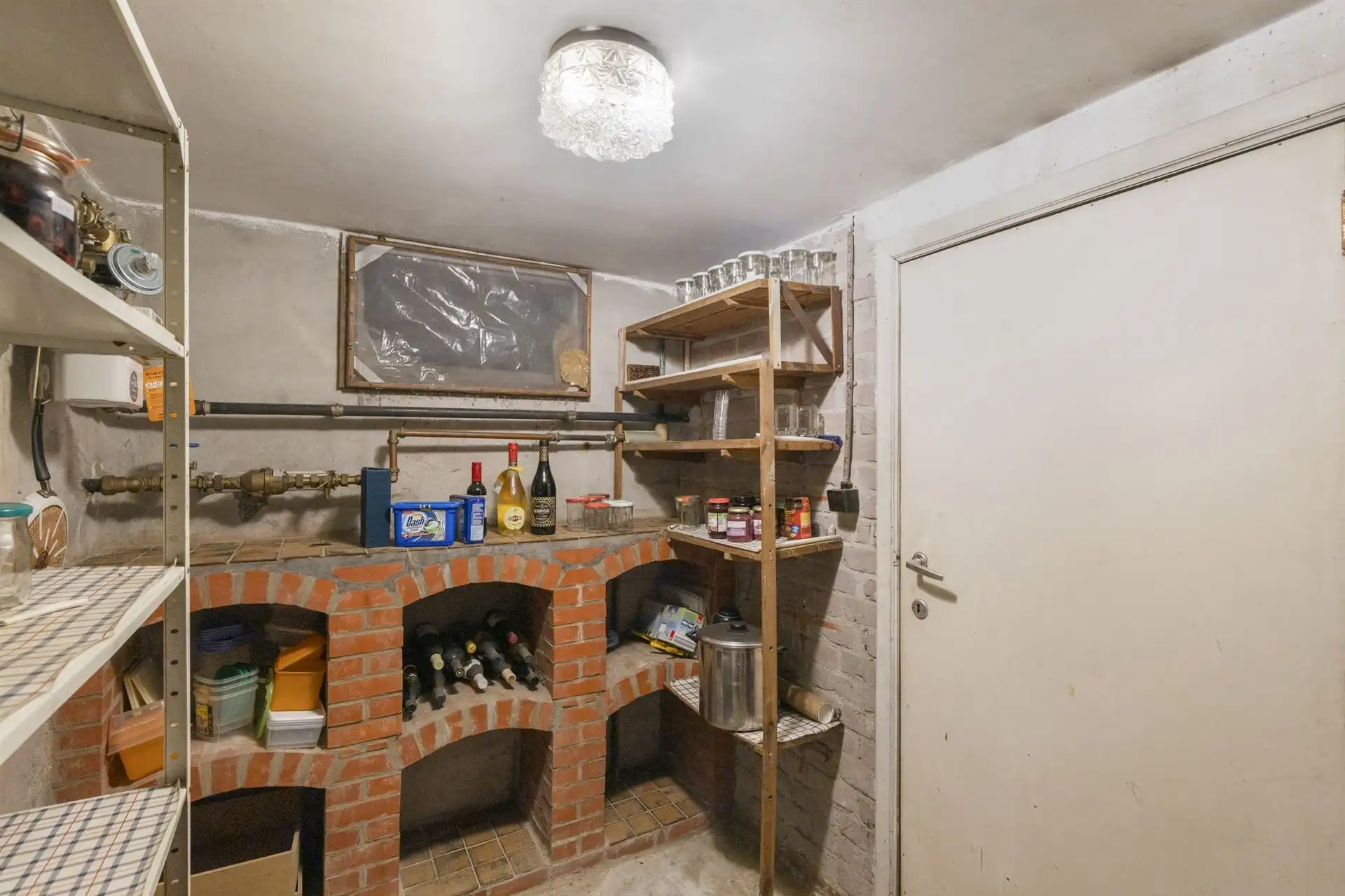 Te renoveren woning met 4 slaapkamers, 2 garages en tuin.  foto 16