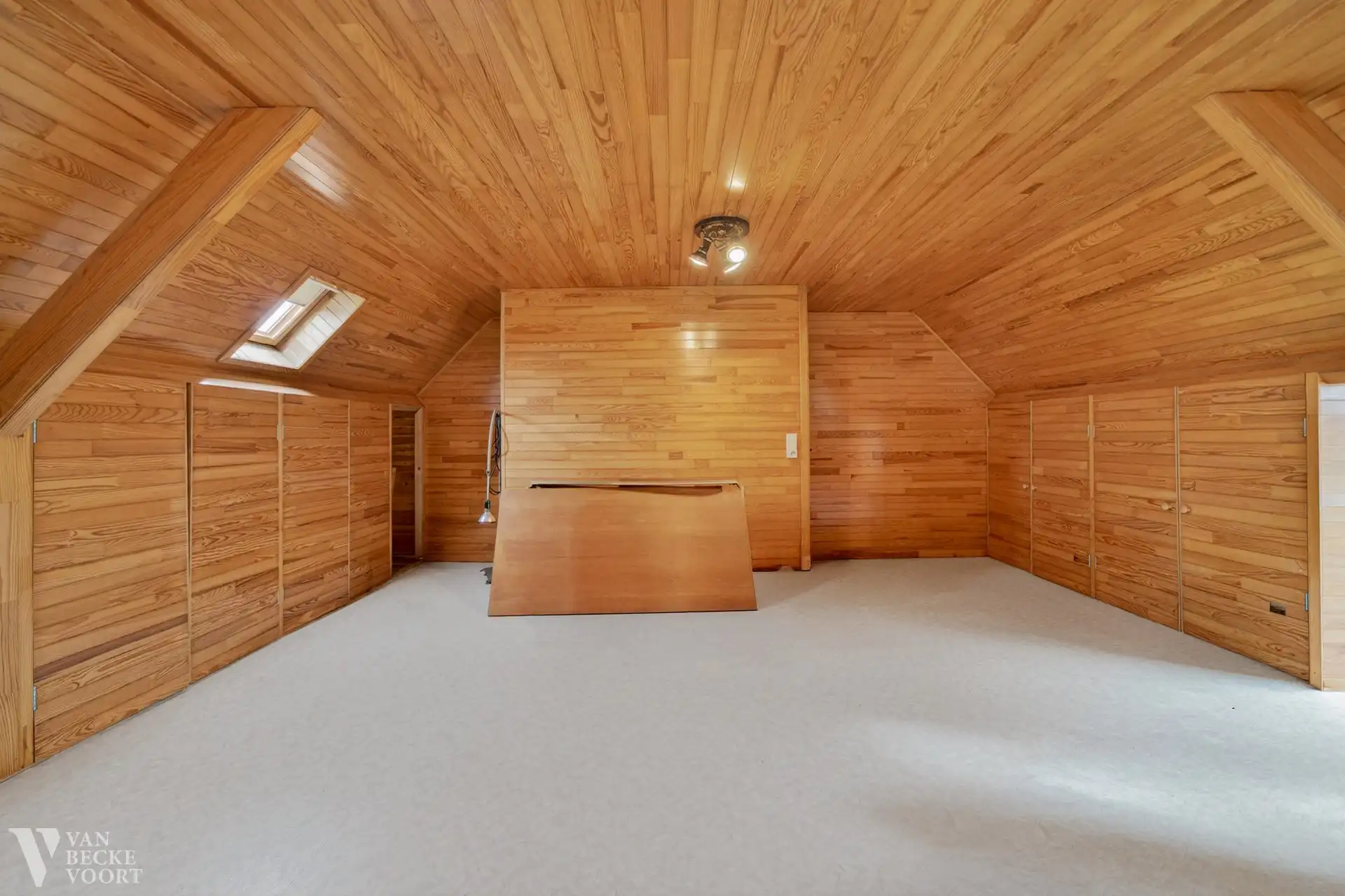 Te renoveren bel-etagewoning met garage foto 14