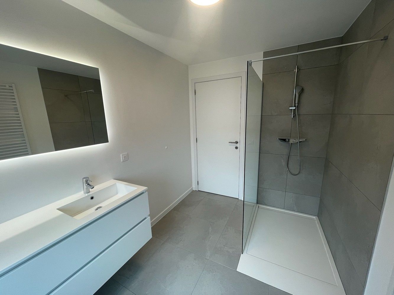 Genk, Kapelstraat 23 bus 5.2 - Modern appartement (94m²) met 2 slaapkamers, ruim terras (52m²), daktuin (12m²) en kelderberging (3,5m²). foto 7
