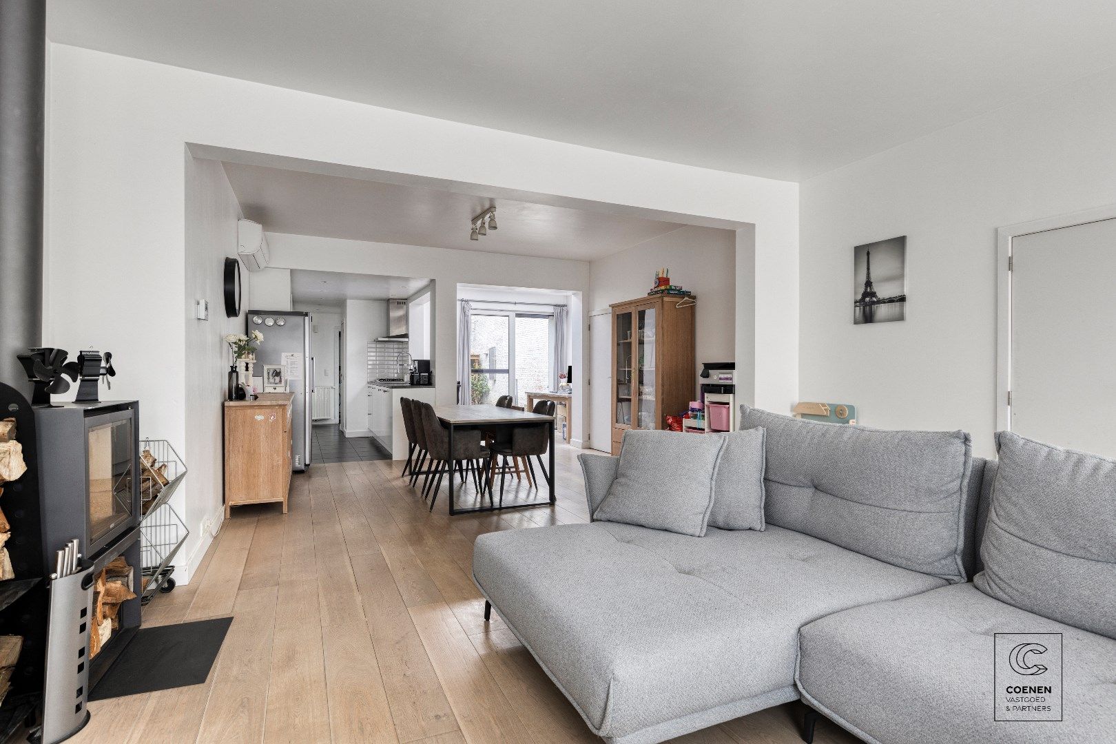 Prachtige woning van 200 m² met vier slaapkamers op een uitstekende locatie te Schoten! foto 6
