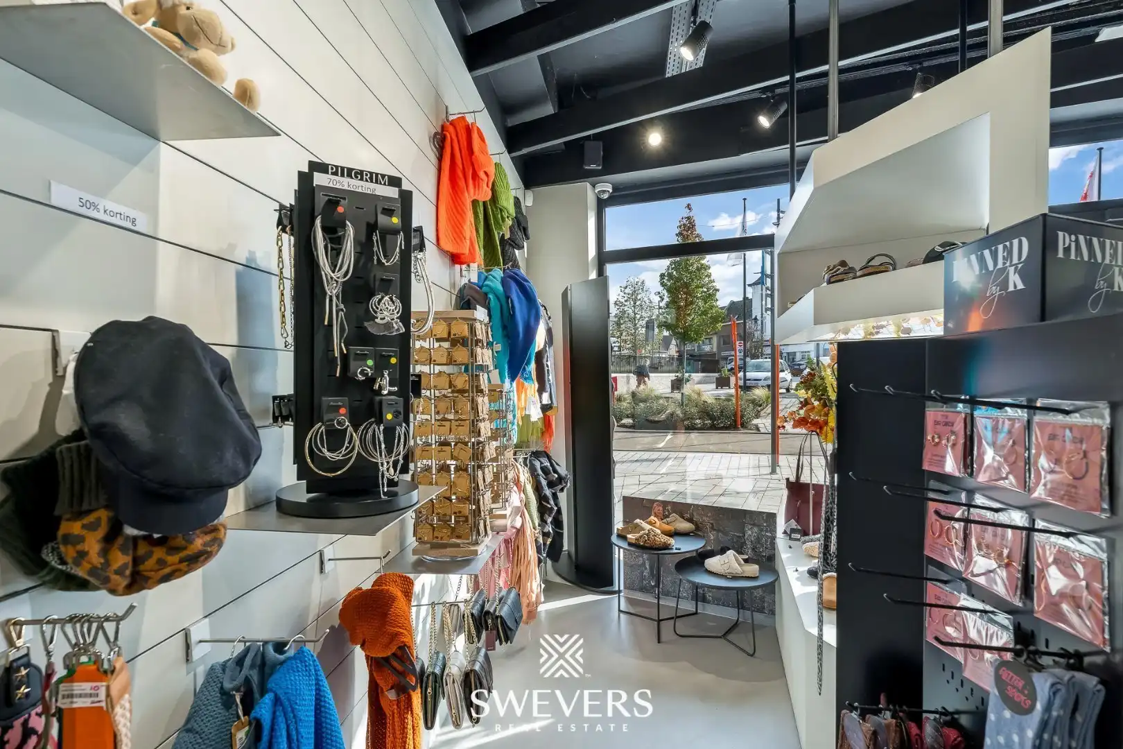 Instapklaar handelspand te huur op de markt in Beringen foto 7