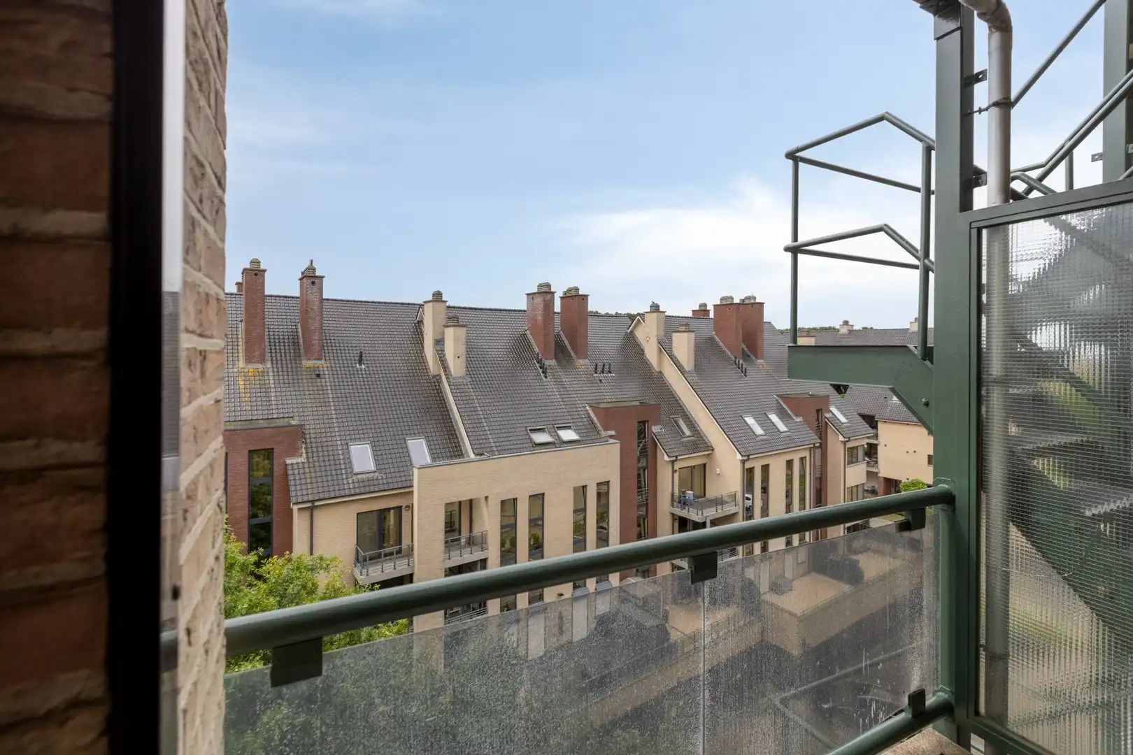 Ruim 3-slaapkamerappartement te koop in Genk foto 18