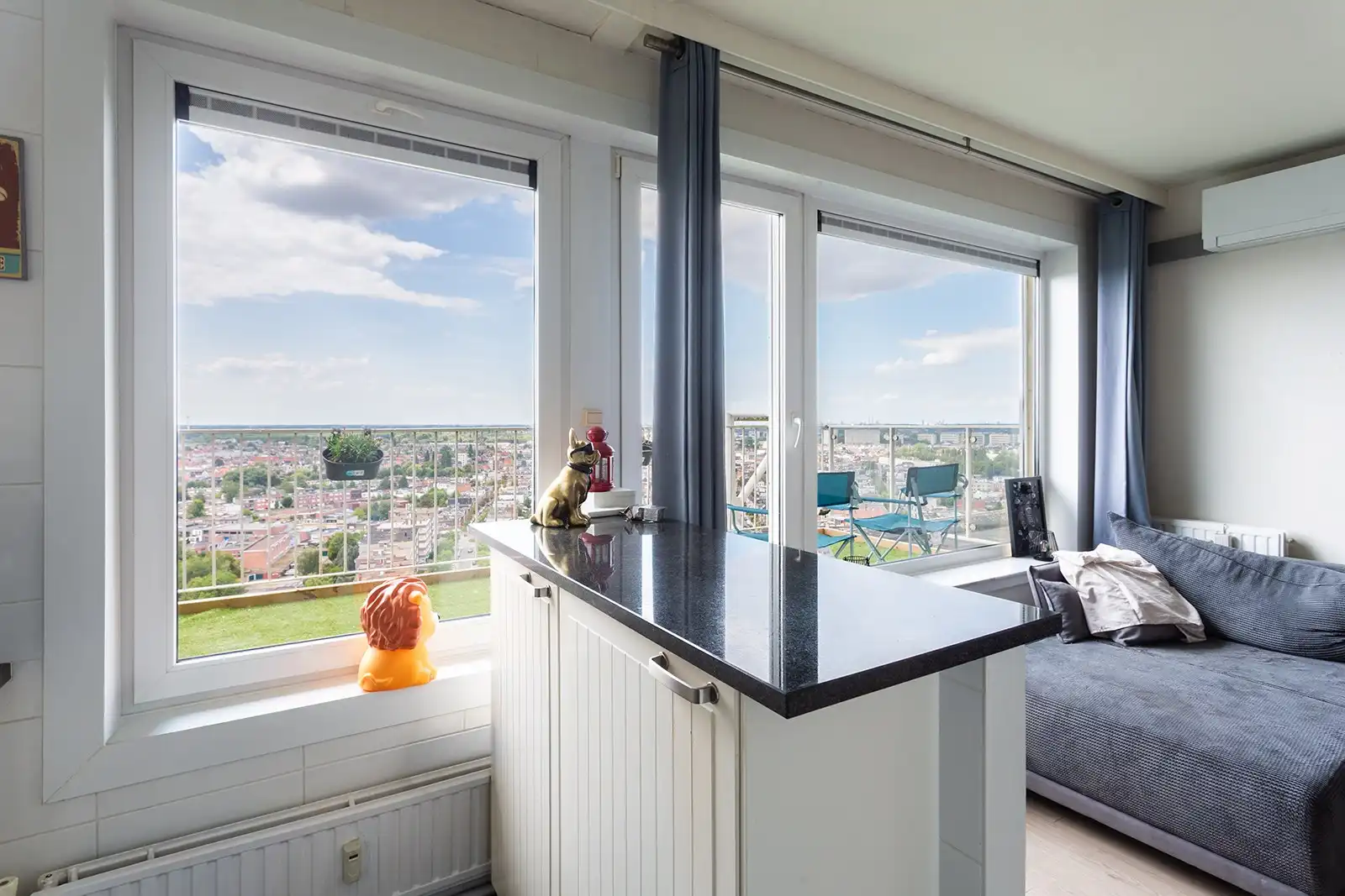 Lichtrijk appartement met ruim terras foto 12