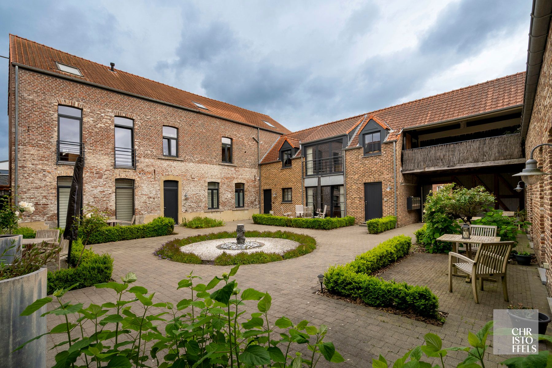 Appartement (104 m²) in karaktervolle hoeve te Bilzen! foto {{pictureIndex}}