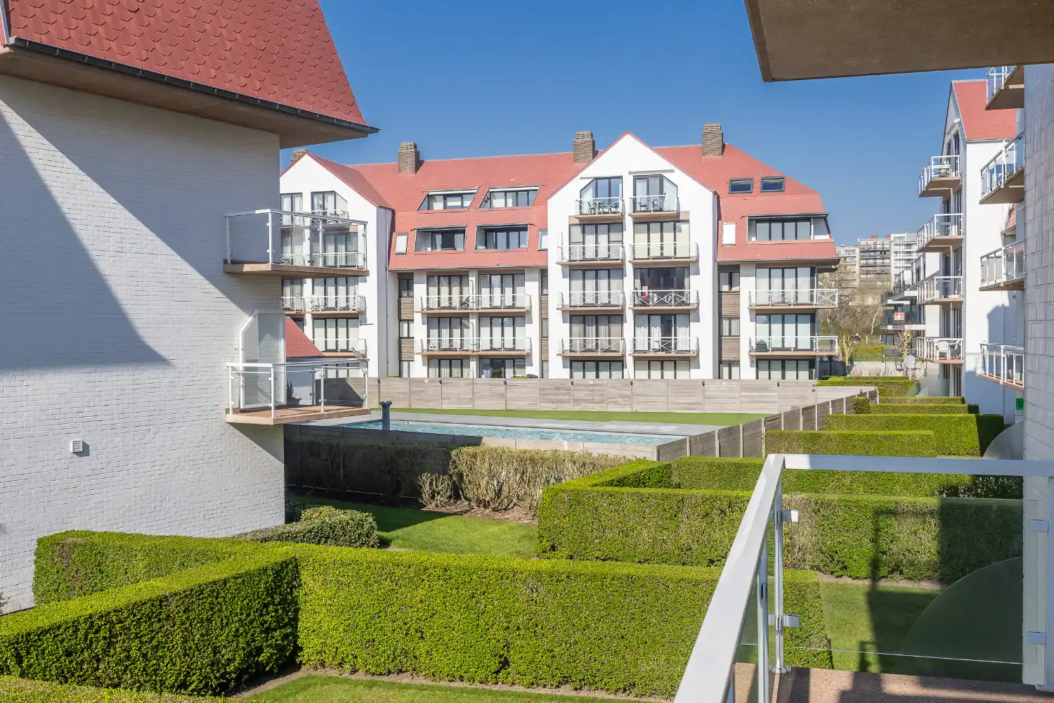 Gerenoveerde studio met zonnig terras te koop in Middelkerke foto 11