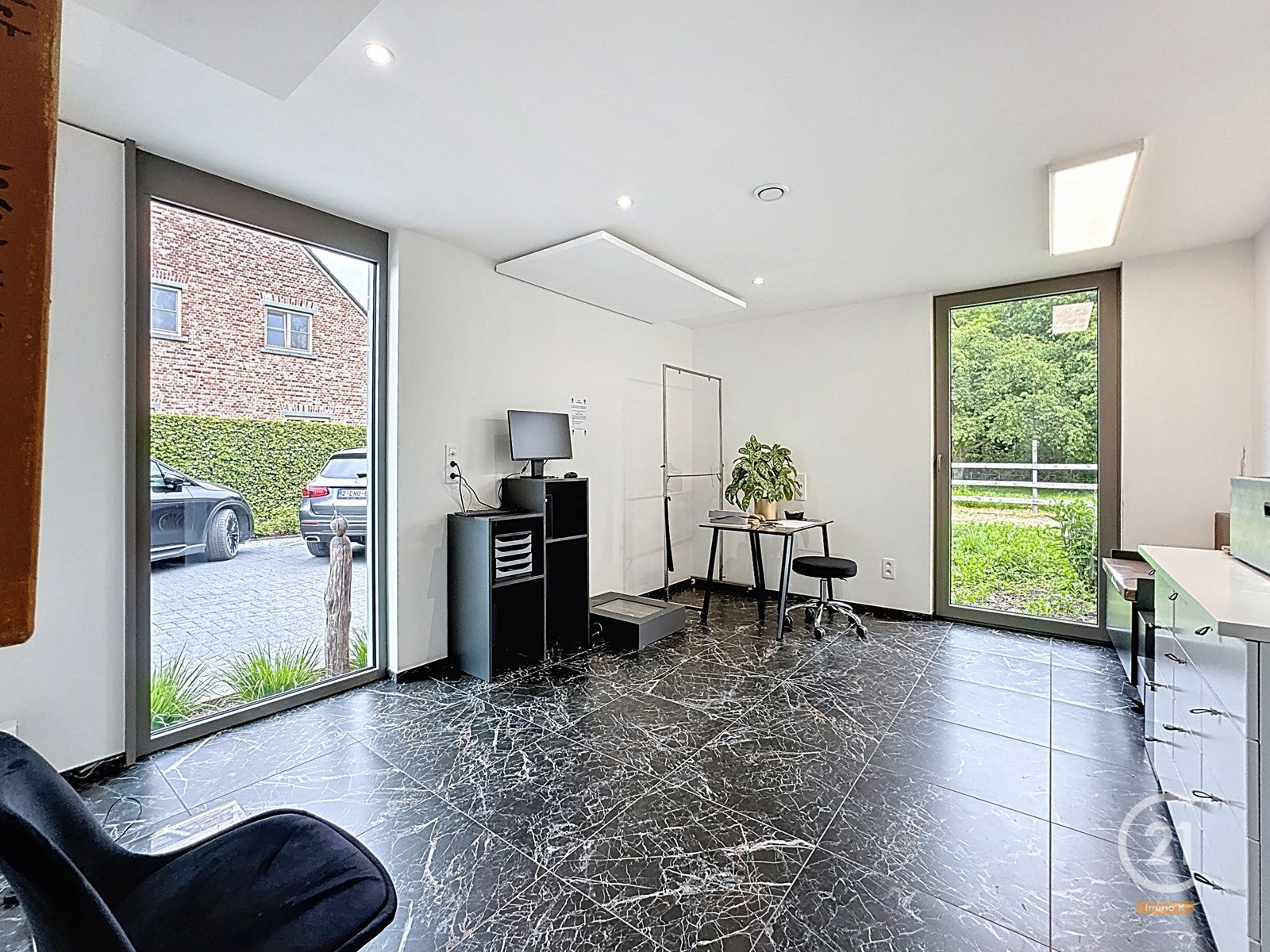 Volledig gerenoveerd handeshuis met woonst op toplocatie! foto 5
