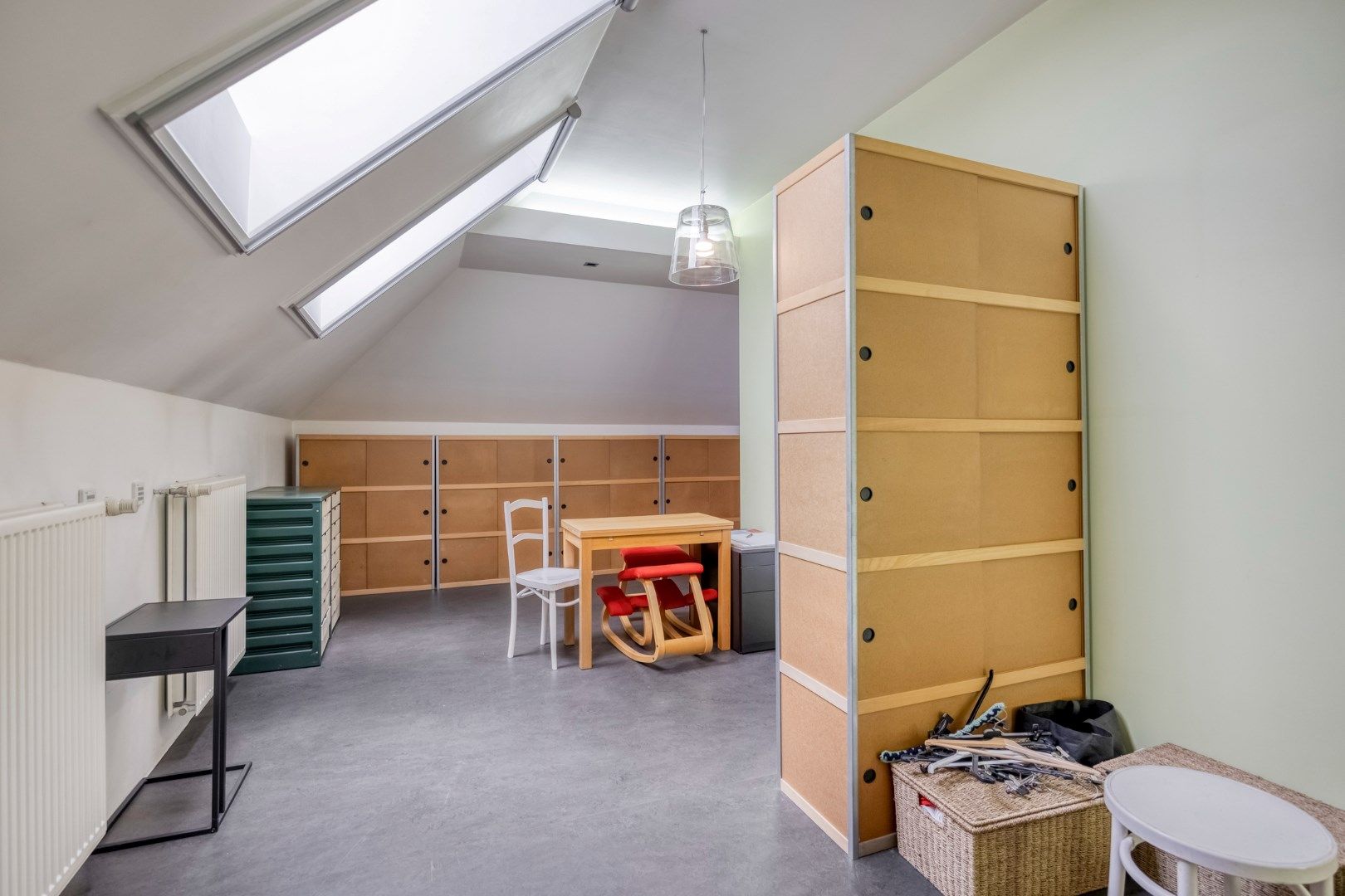 Instapklaar herenhuis met 4/5 slpks, centraal gelegen in Achterbos !  foto 29
