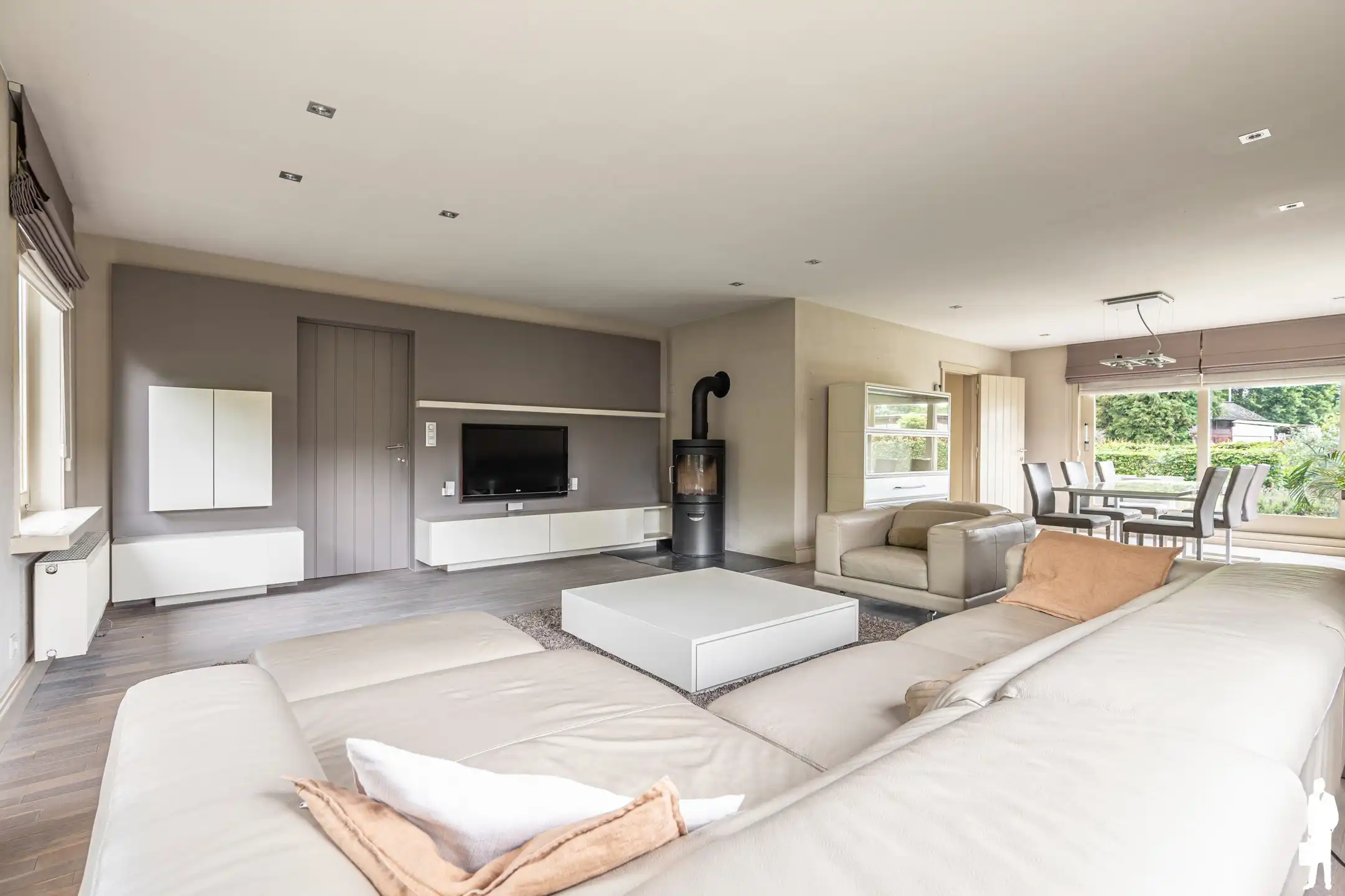 Ruime woning met 5 slpk. op ca. 16 are; uniek, groen gelegen foto 4