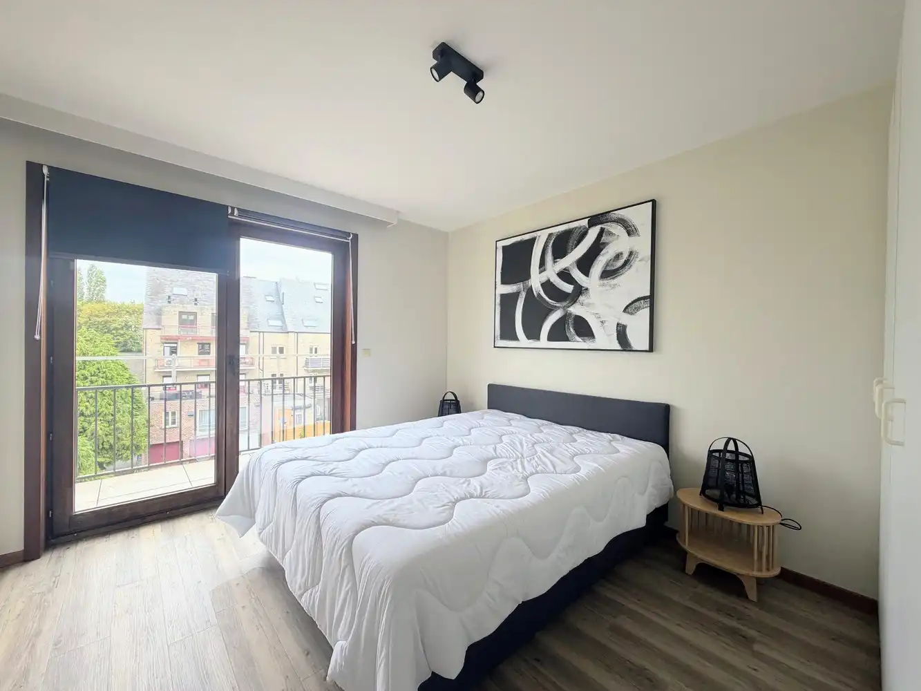 Ruim en lichtrijk 1-slaapkamerappartement met terras + autostaanplaats foto 6