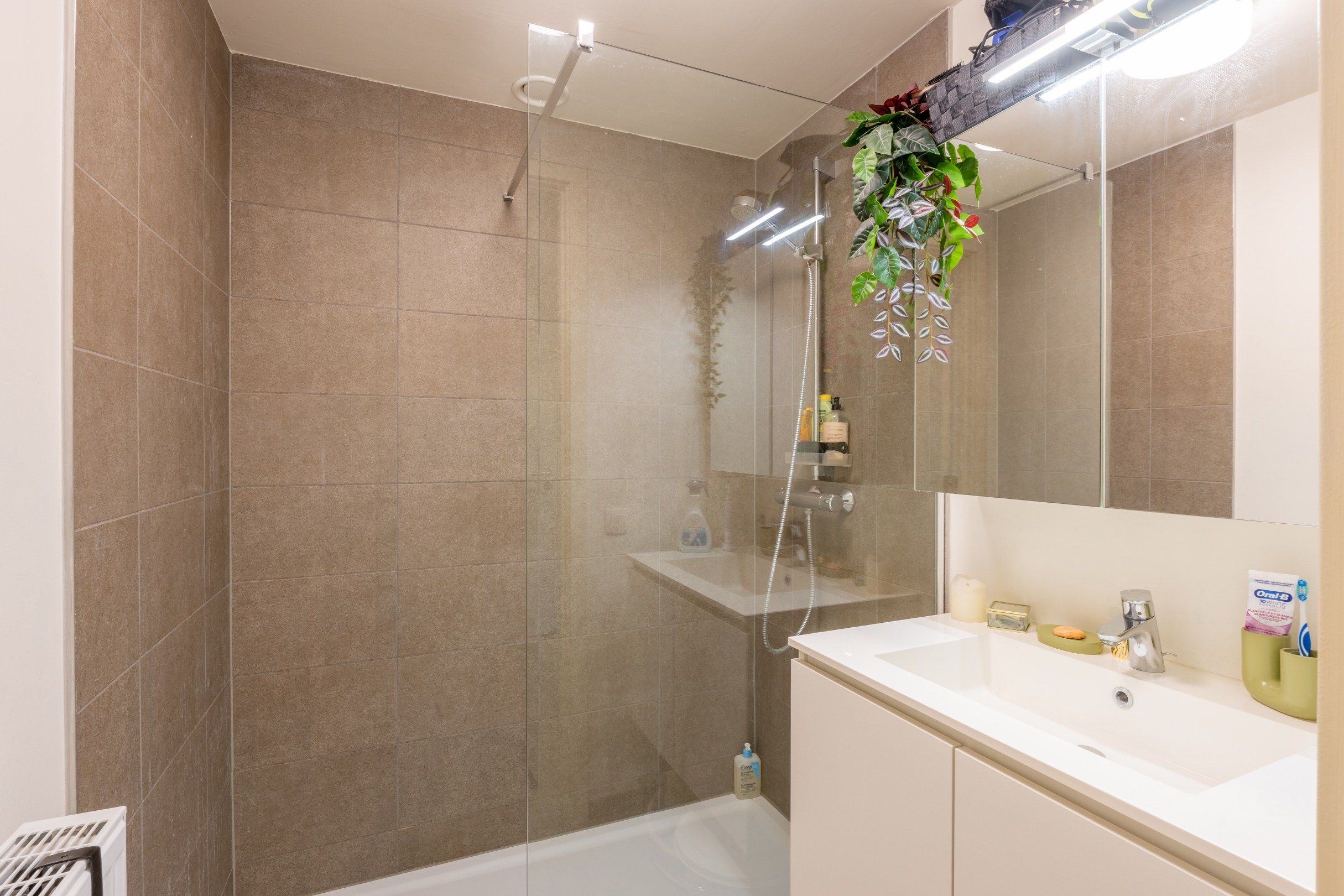 Gelijkvloers appartement met tuintje & staanplaats! foto 14