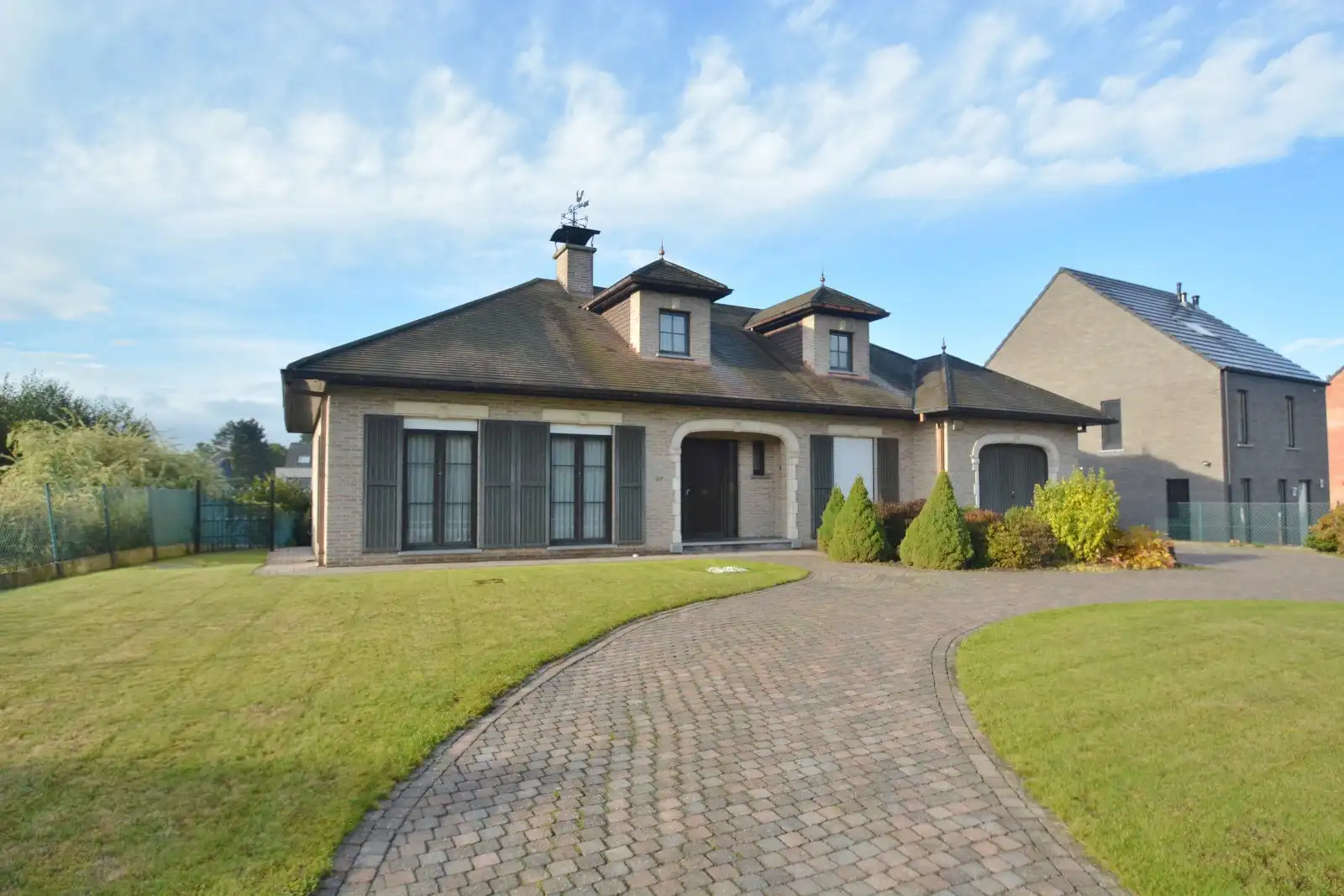 OB met 3 slpk en 2 garages te Begijnendijk foto {{pictureIndex}}