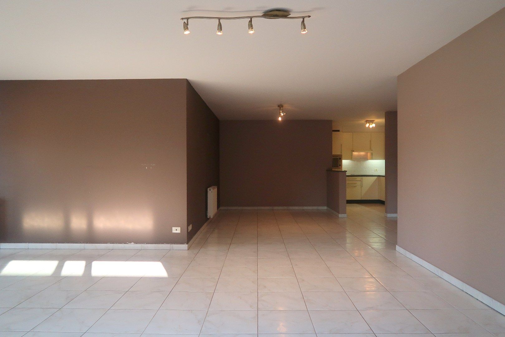Ruim, verzorgd appartement met 2 slaapkamers en 2 terrassen in Hartje Jabbeke foto 6
