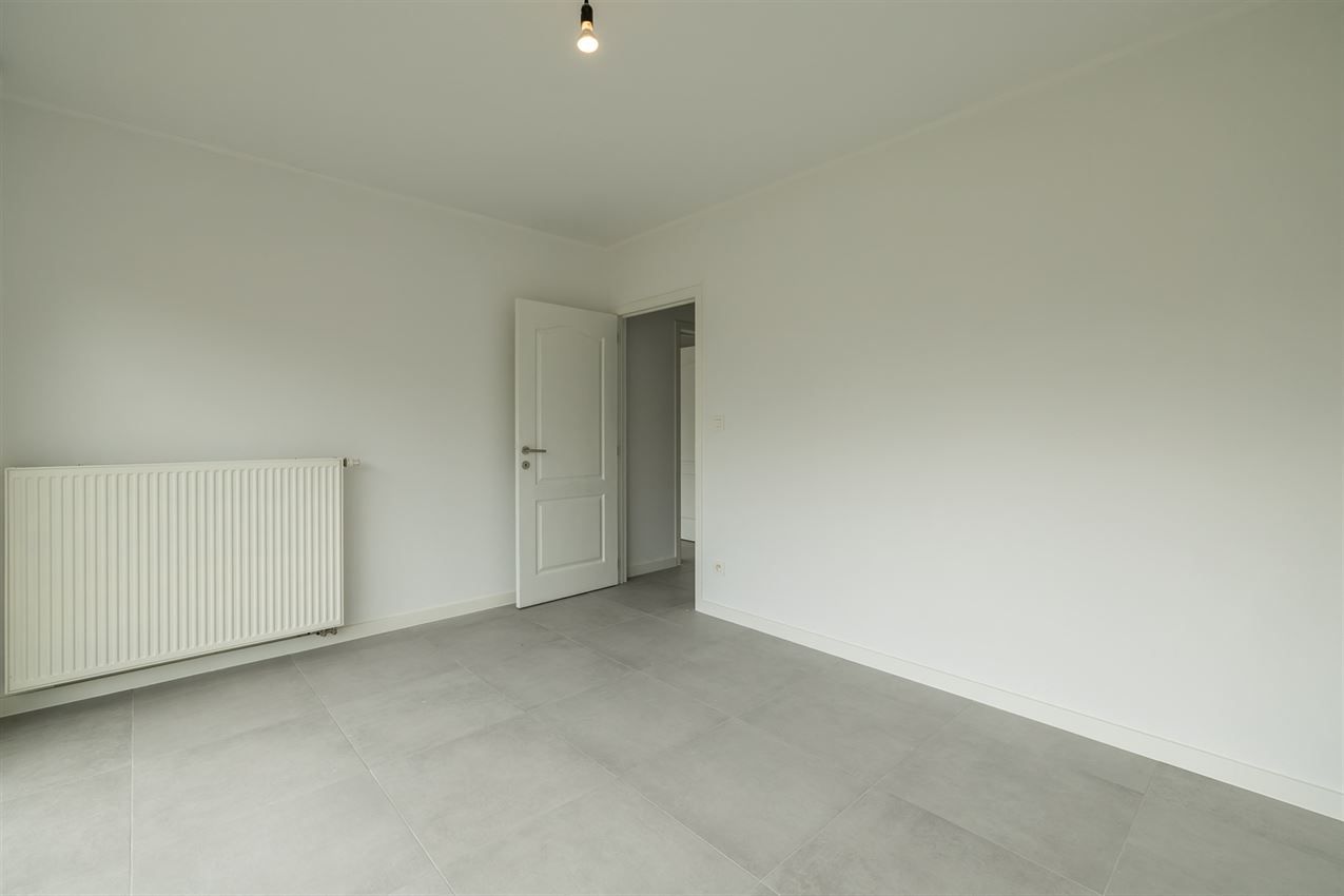 Gelijkvloers appartement, twee slpk., autostaanplaats foto 11