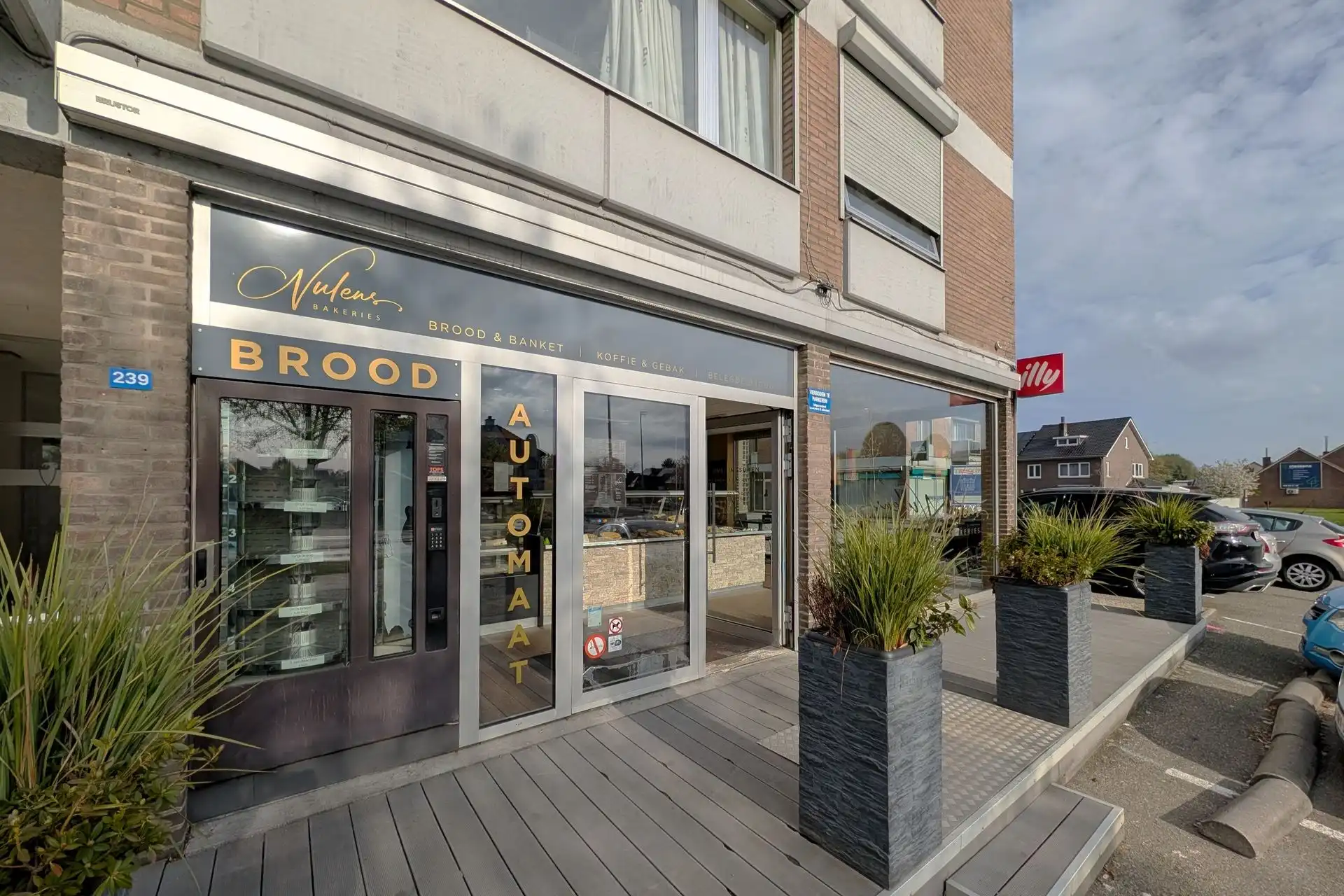 Commerciële ruimte te koop Steenweg 239-243 - 3620 LANAKEN