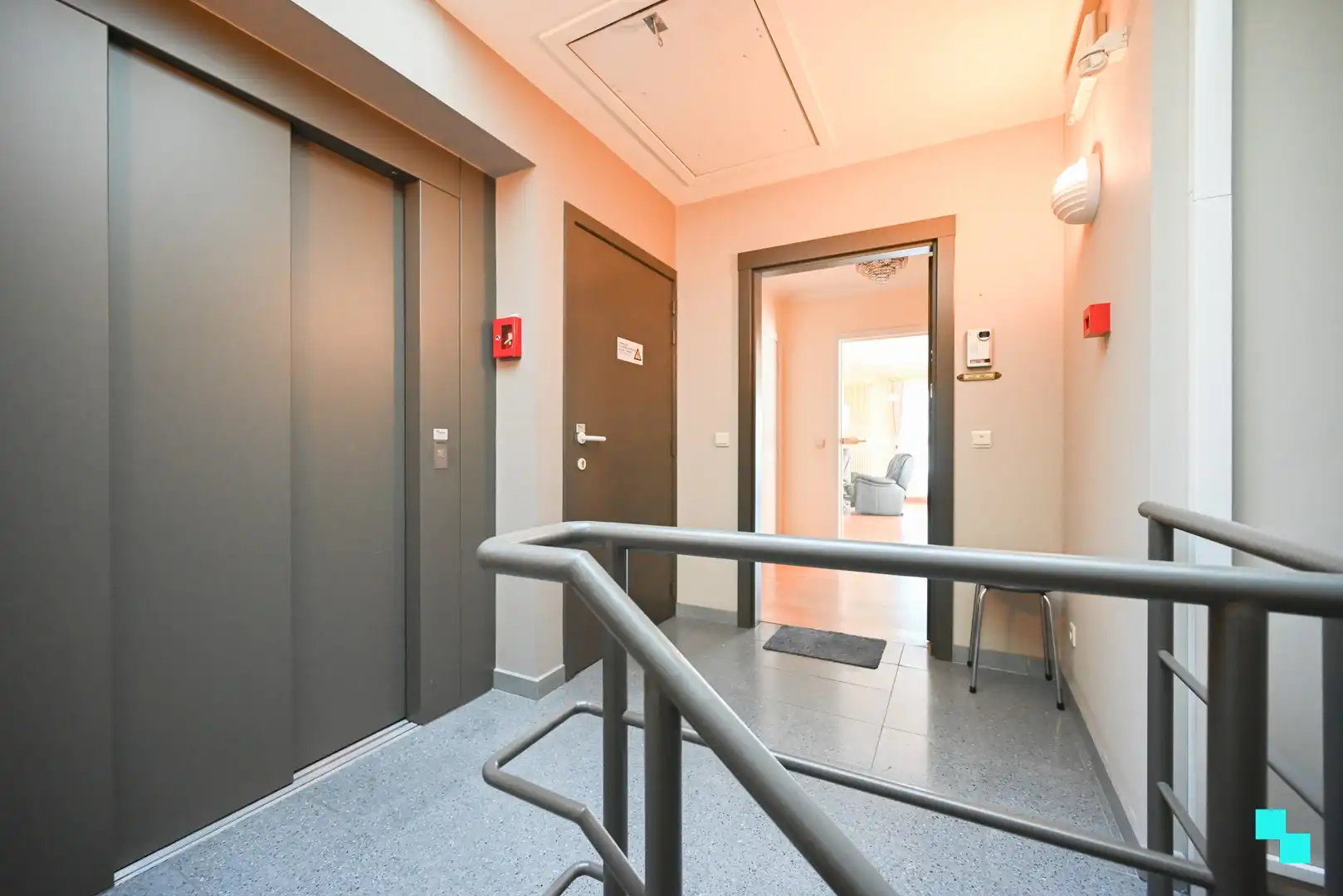 Unieke penthouse met drie terrassen in hartje Izegem foto 3