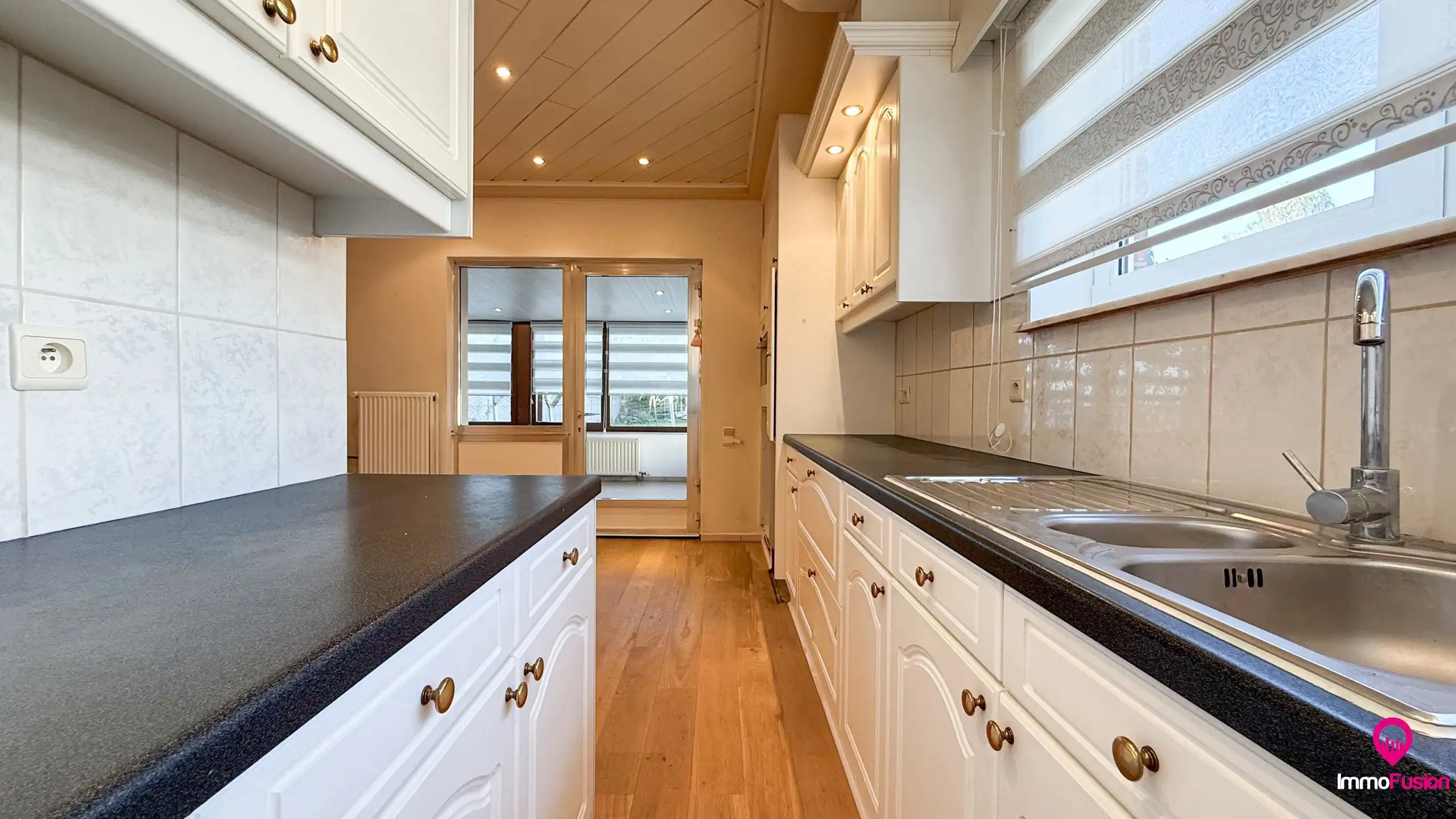 Charmante woning met 3 slaapkamers op ruim perceel van 890m² foto 10
