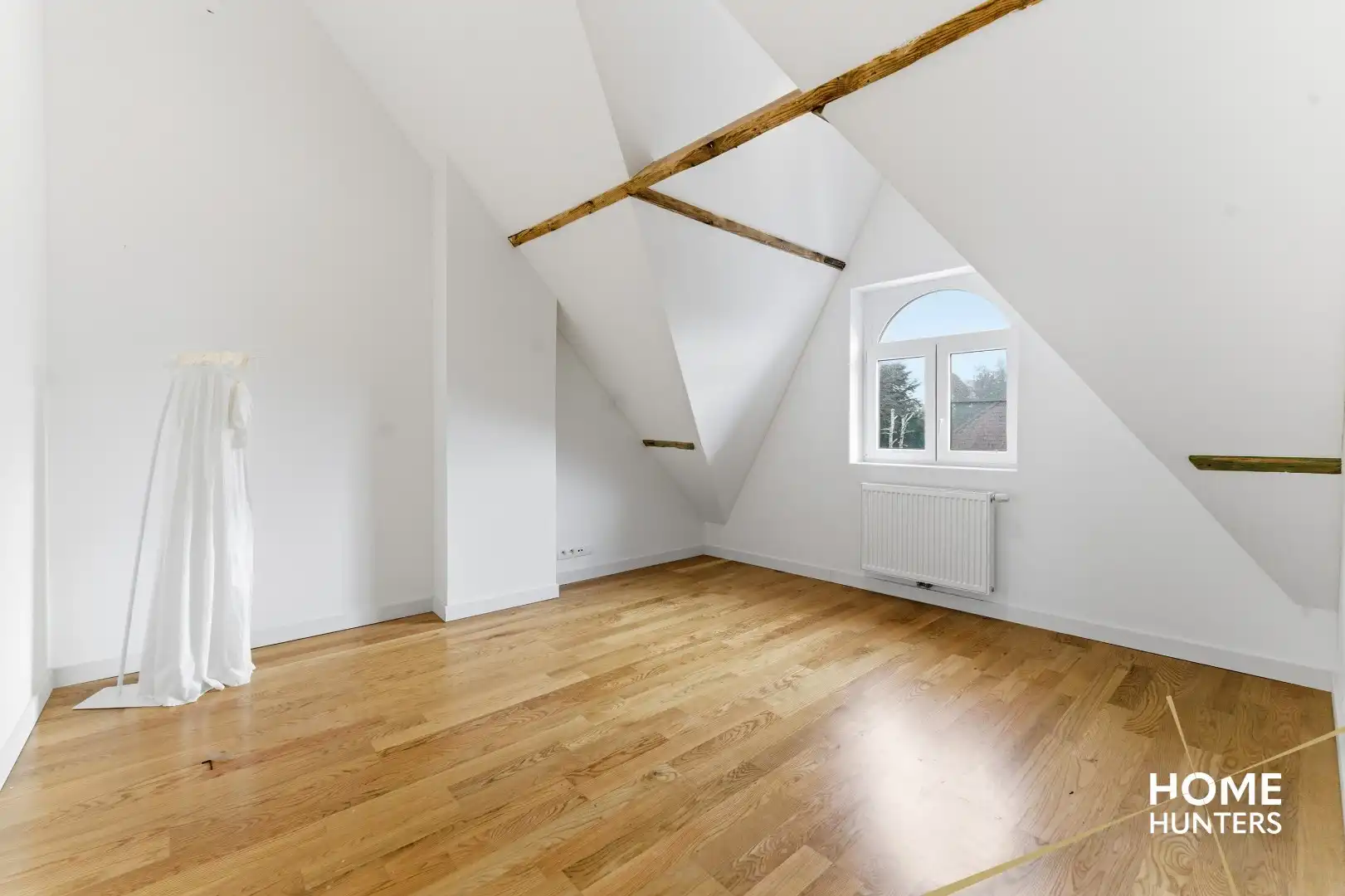 Instapklare gezinswoning met 4 slaapkamers, garage en uitweg te Sint-Kruis! foto 16