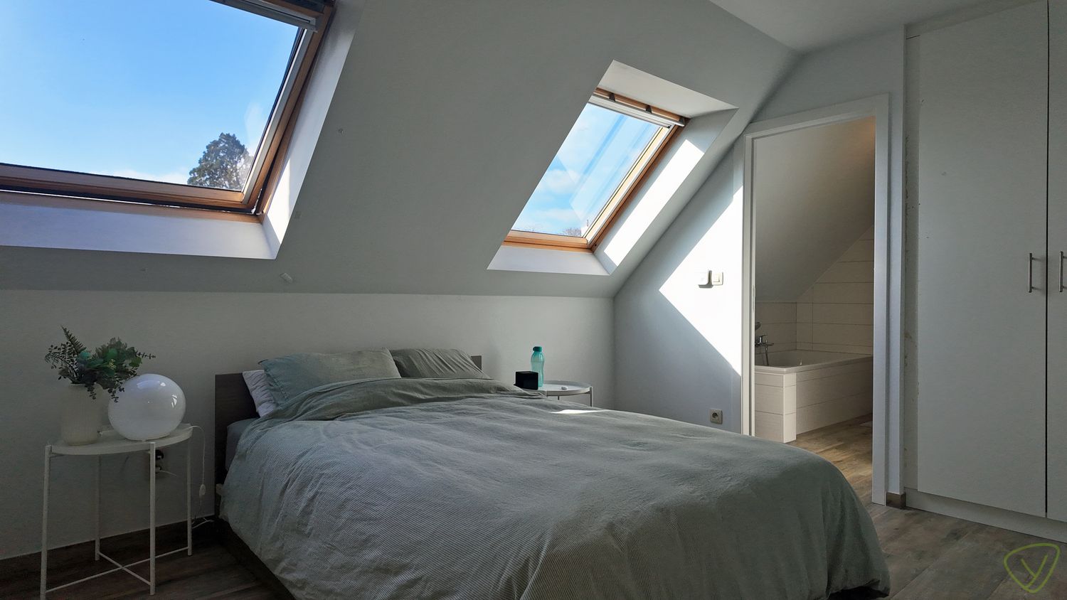 Instapklaar duplex-appartement met terras in het hart van Waarschoot! foto 10