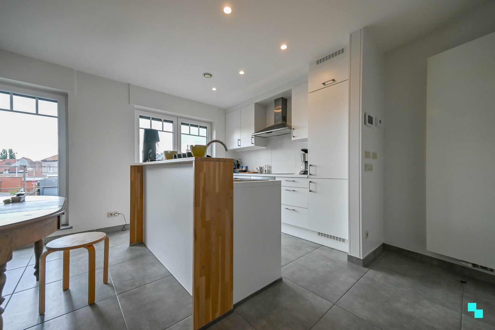 Energiezuinige woning met 2 slaapkamers & garagebox nabij centrum Izegem foto 4