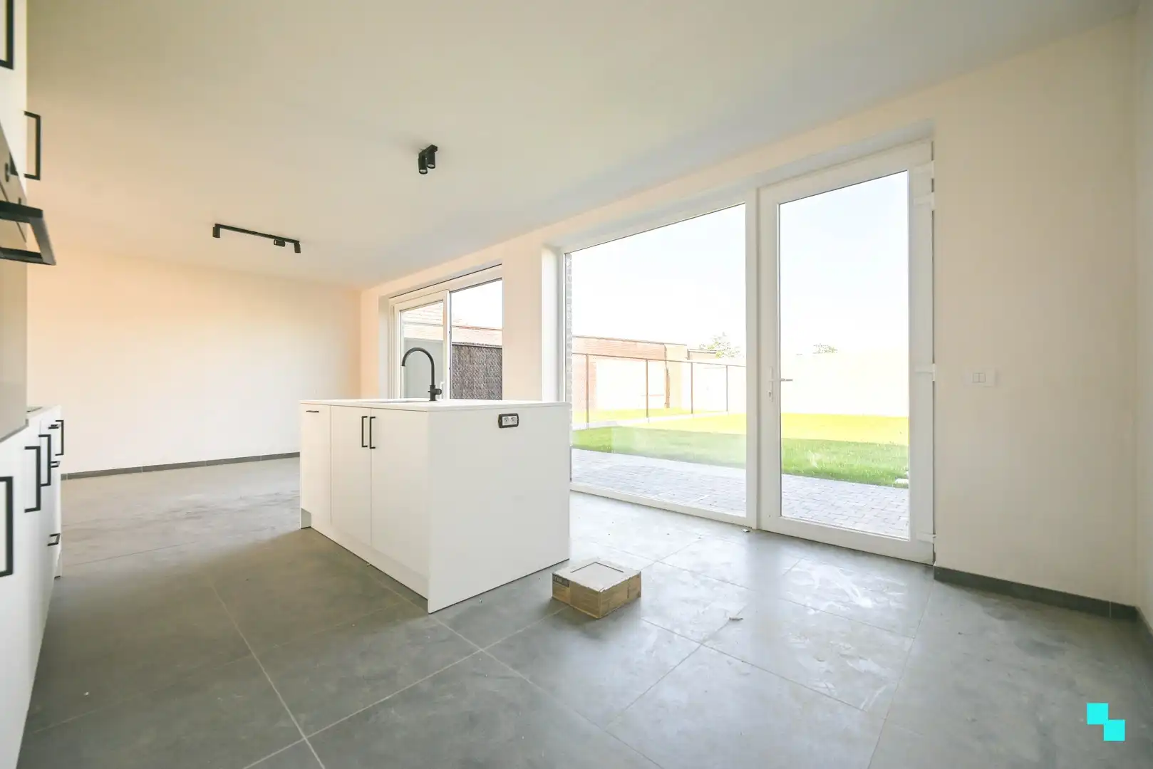 Hedendaagse nieuwbouwwoning nabij centrum foto 6