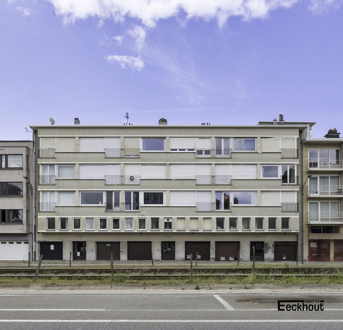 Volledig gerenoveerd appartement op enkele passen van het strand te Mariakerke. foto 12