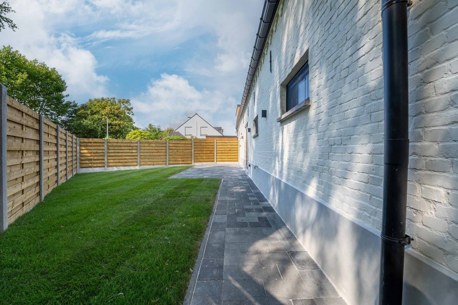 Volledig gerenoveerde gelijkvloerse woning met leuke tuin foto 2