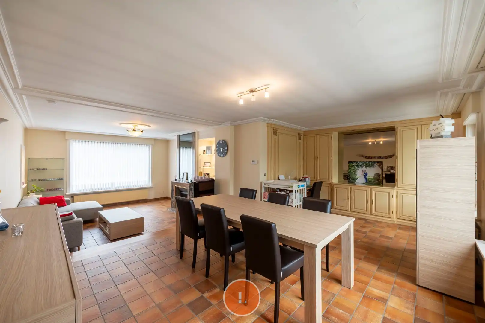 Ruime gezinswoning met grote tuin en uitweg te koop in Menen. foto 5