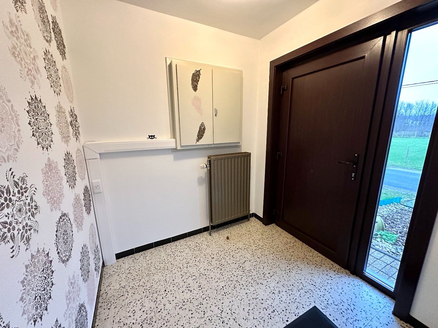Halfopen woning met ruime tuin foto 3