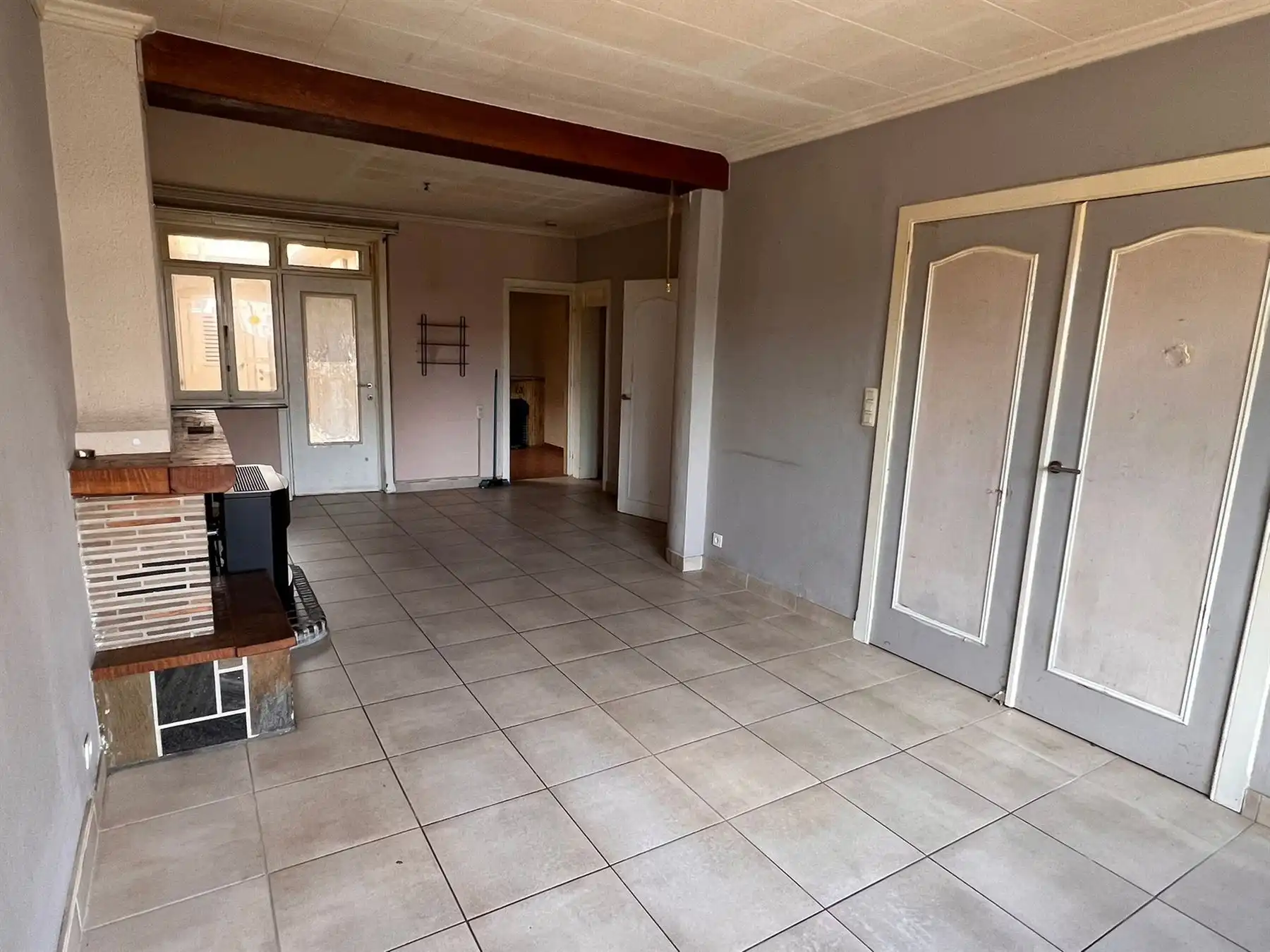 Ruime woning met 5 slaapkamers foto 2