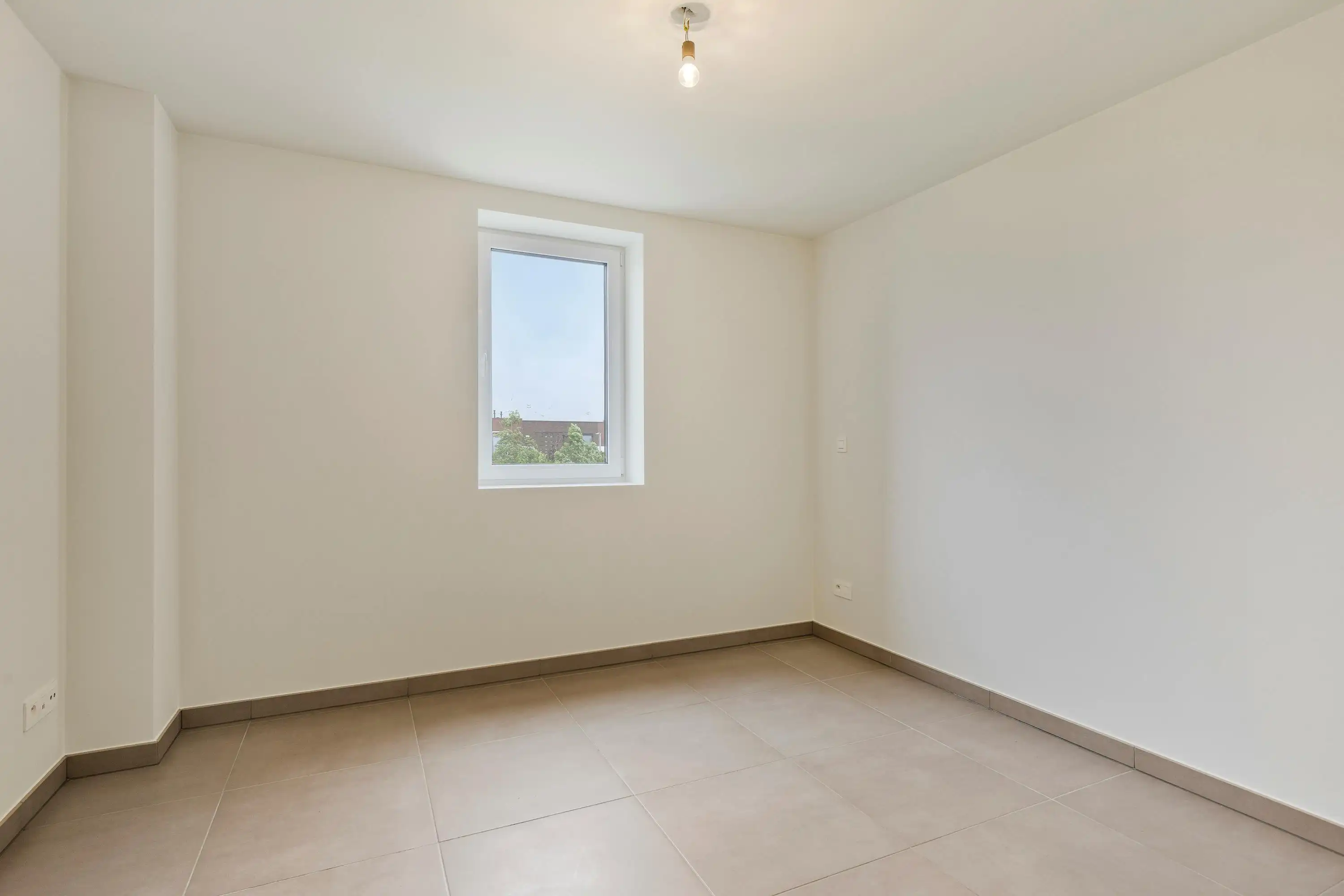 Instapklare en lichtrijke woning met tuin in Rumbeke te koop foto 16