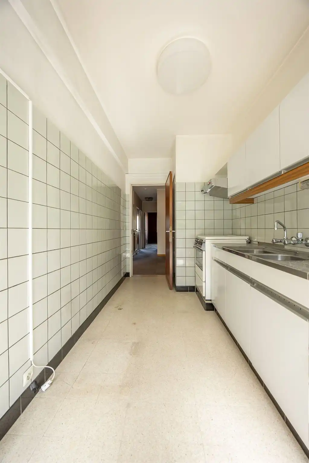 te renoveren appartement met twee slaapkamers foto 6