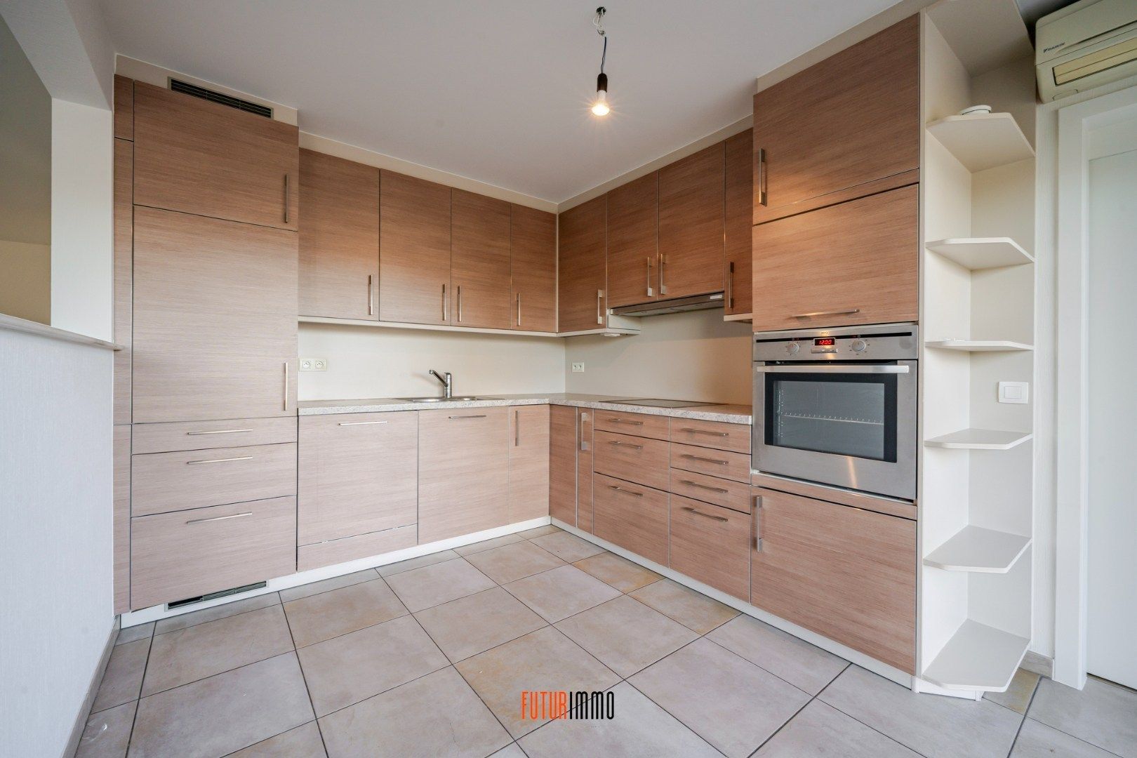 Instapklaar 2-slpk appartement aan station RSL foto 8