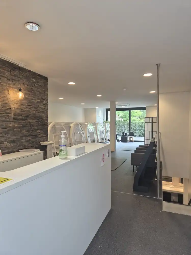 Mooi handelspand op uitstekende locatie foto 2