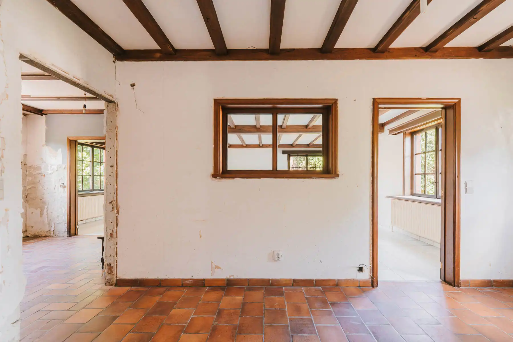 Gelijkvloerse renovatiewoning met groot potentieel foto 3