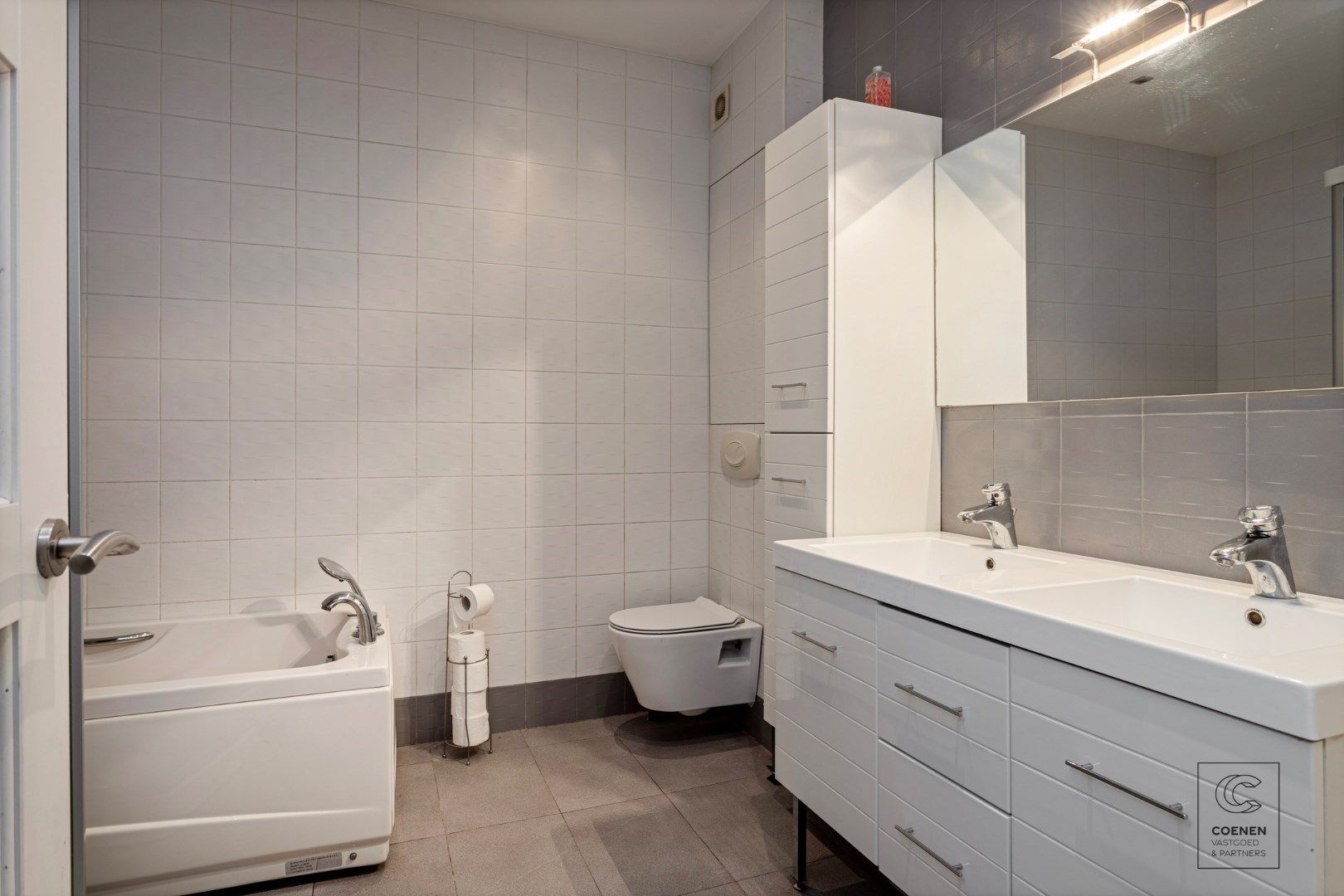 Ruime woning met 5 slpk's en een bew opp van 155 m² op zeer centrale ligging te Merksem foto 15