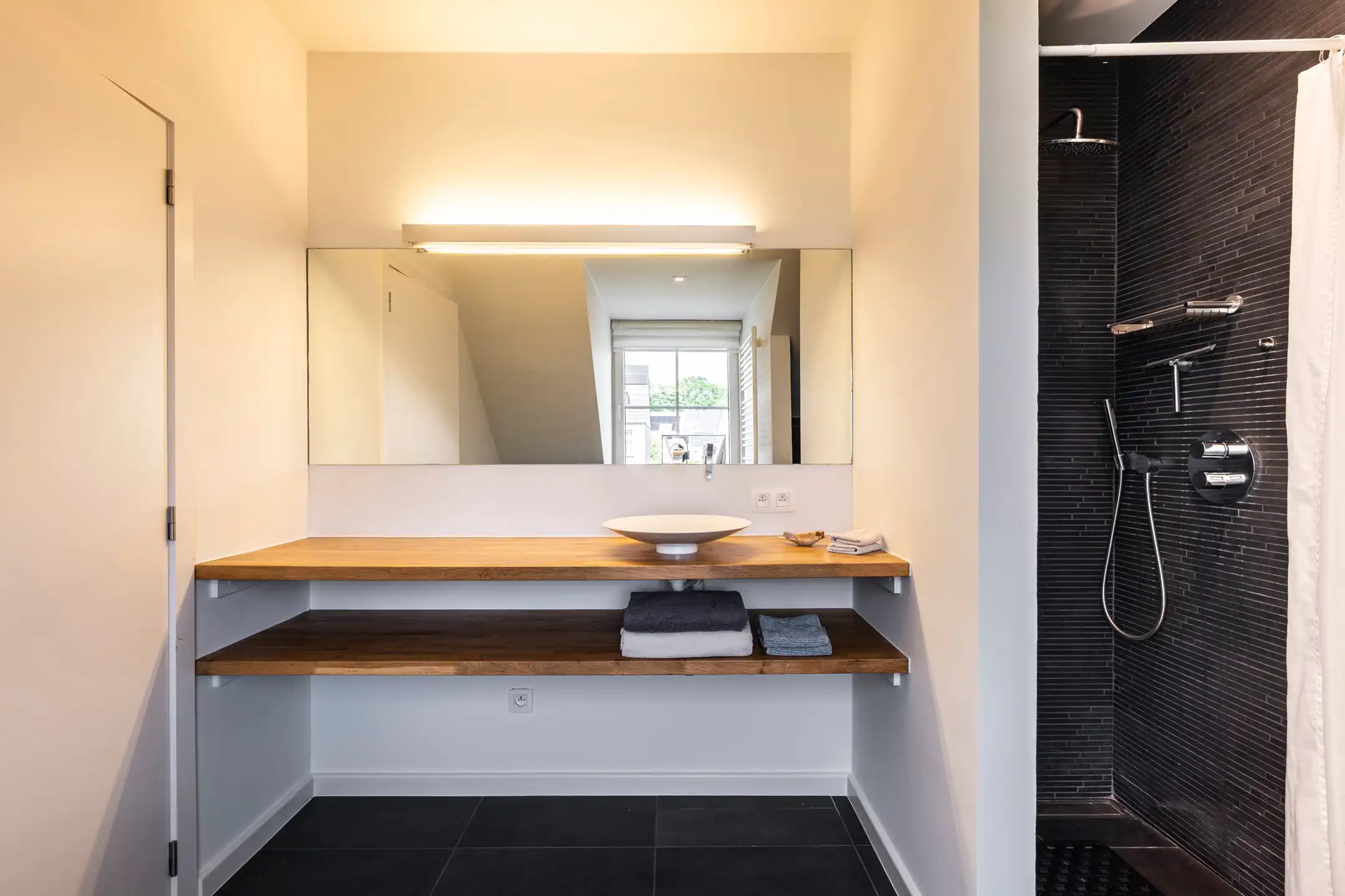 Verrassend ruime woning op toplocatie met binnenzwembad foto 18