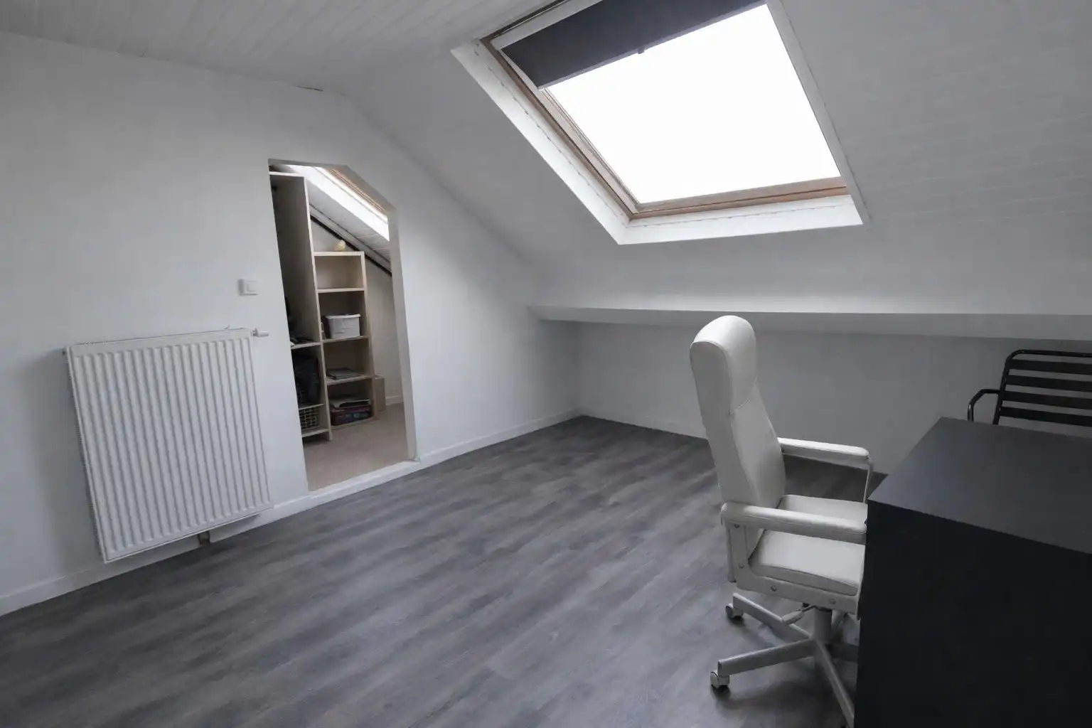 Prachtig gerenoveerde halfopen woning met 4 slaapkamers en garage nabij de Spuikom! foto 12