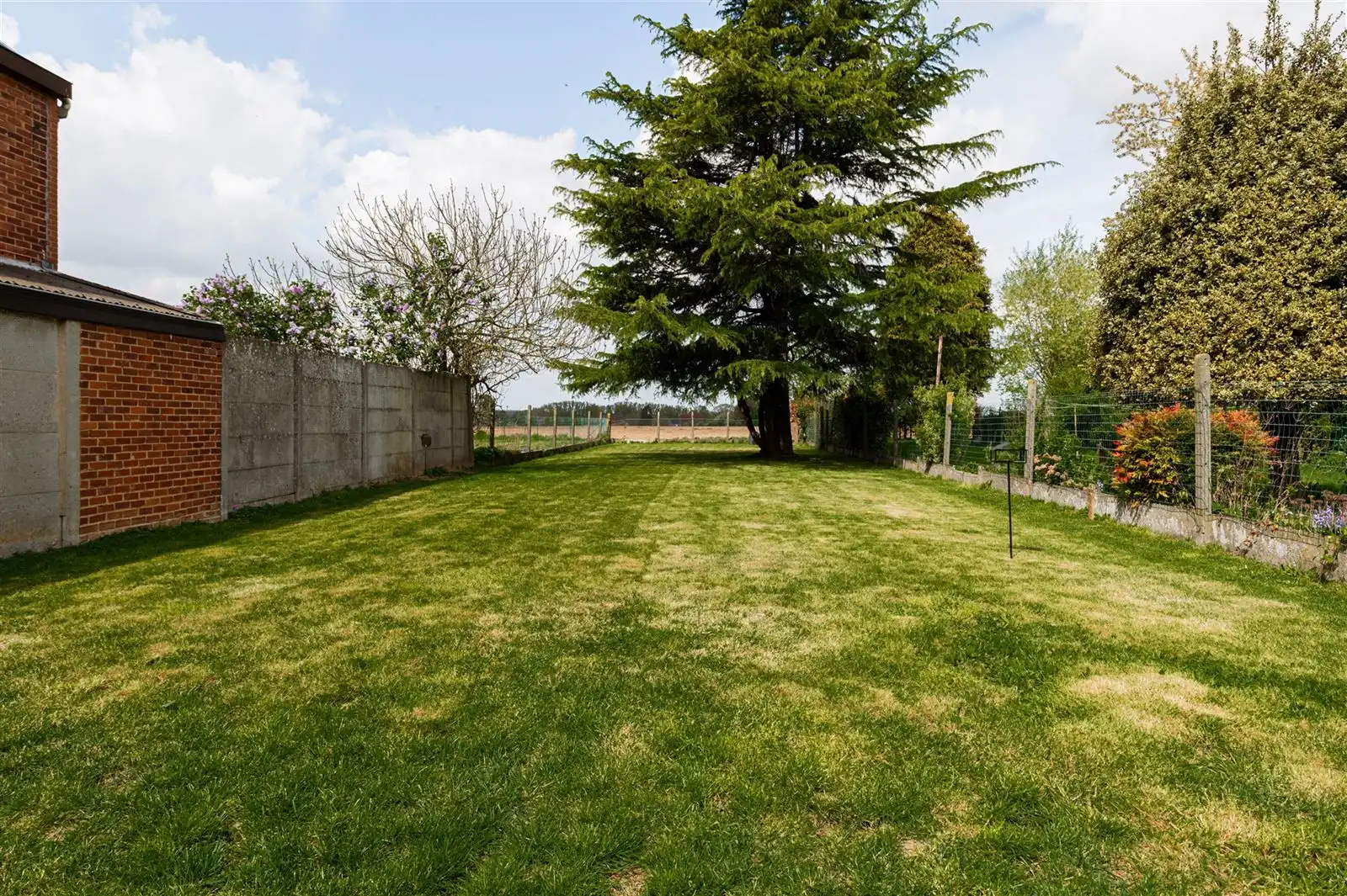 Ruime gezinswoning met grote tuin in Denderhoutem! foto 16