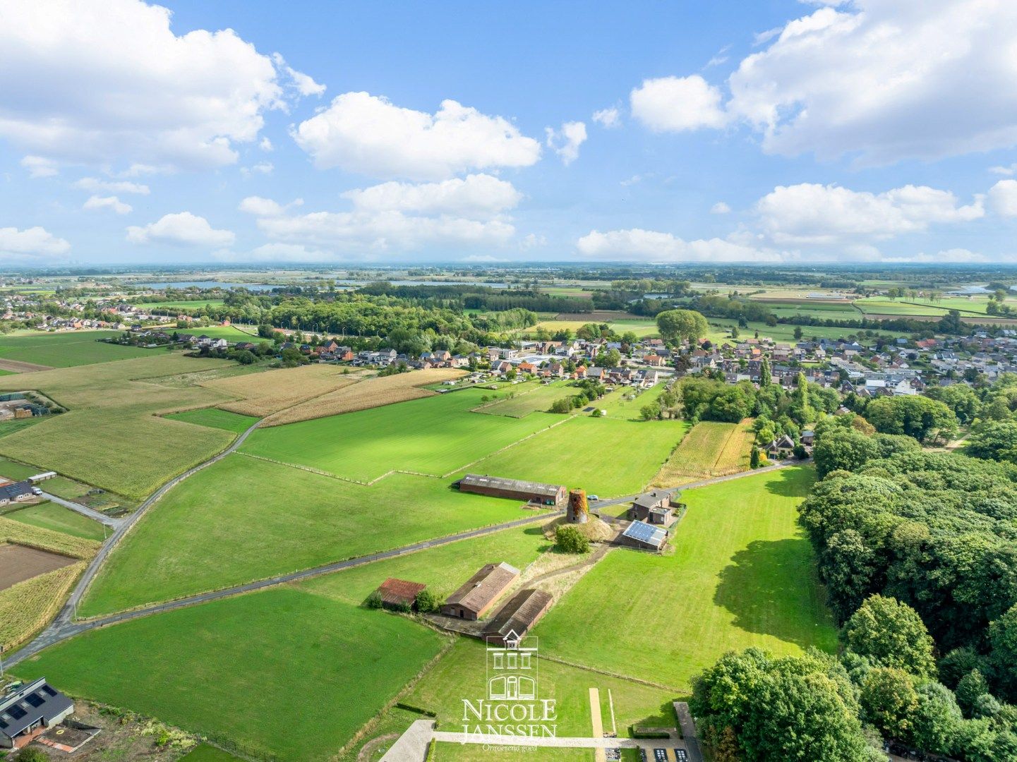 Unieke eigendom met landhuis en authentieke molen op een royaal perceel foto 4
