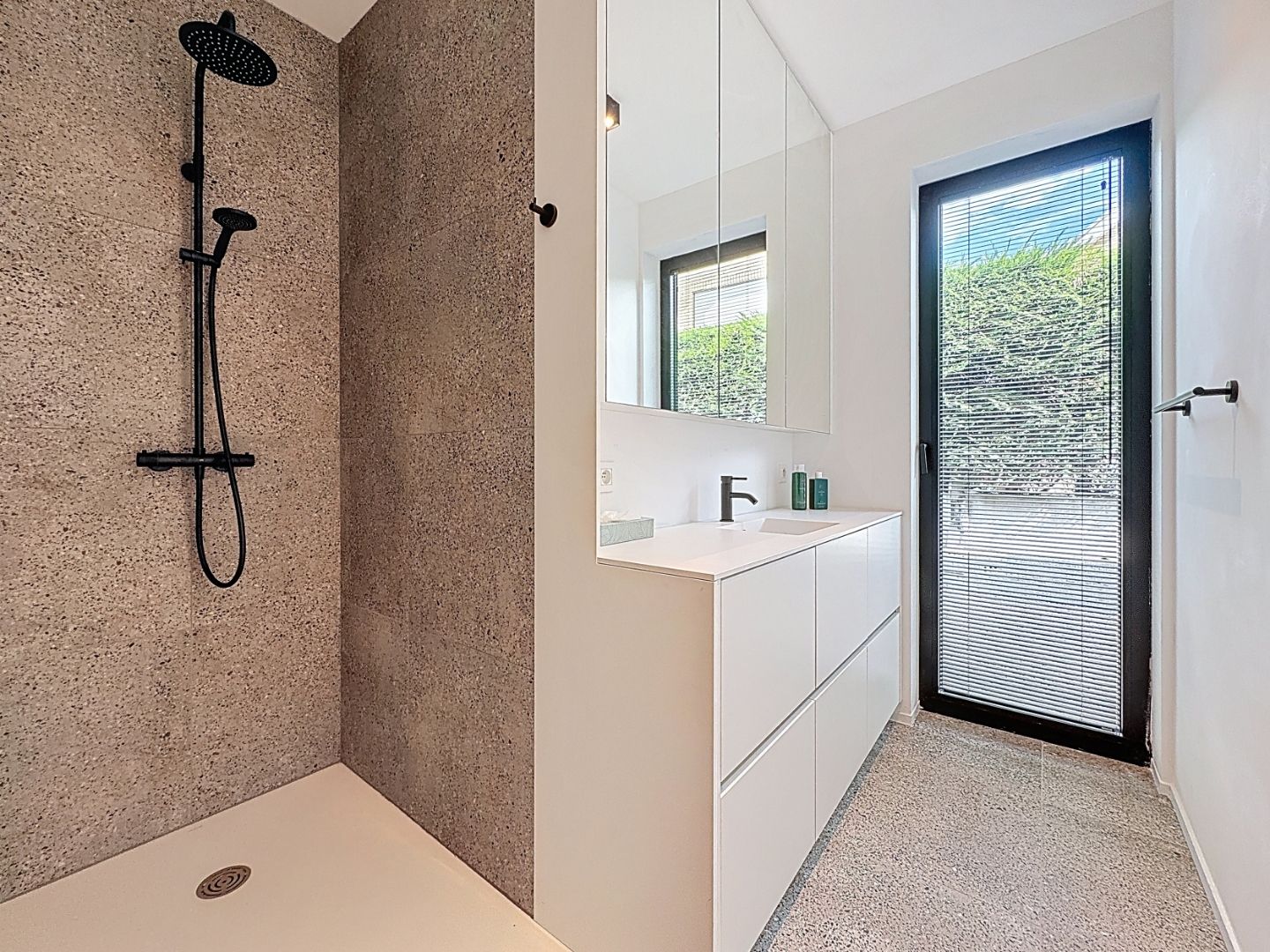 Moderne nieuwbouwwoning te Sint-Idesbald. foto 6