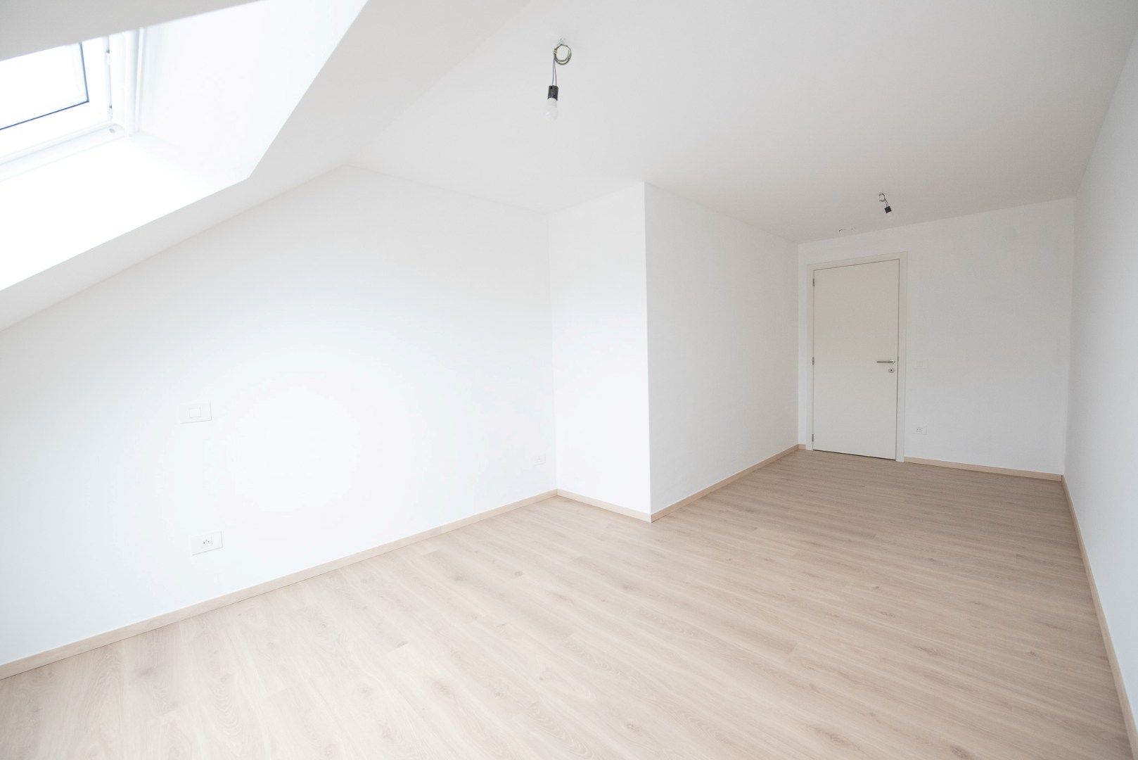 Nieuwbouwwoning met tuin en 4 slaapkamers in Zulte te huur! foto 7