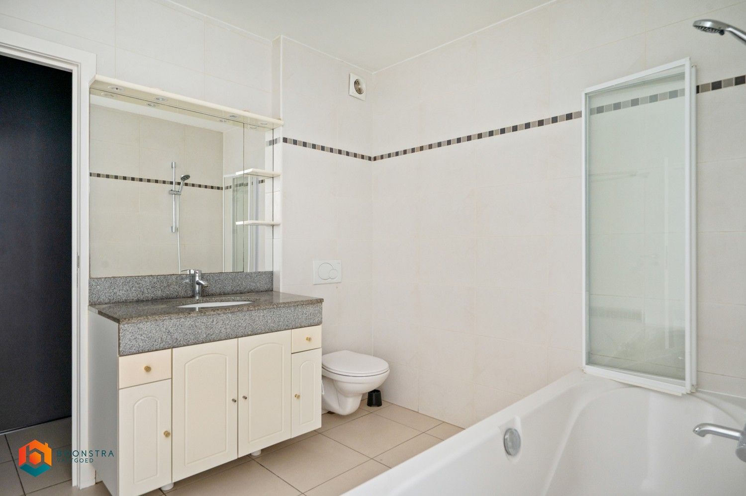 Gelijkvloers  met 1 slpkr in centrum Putte foto 9