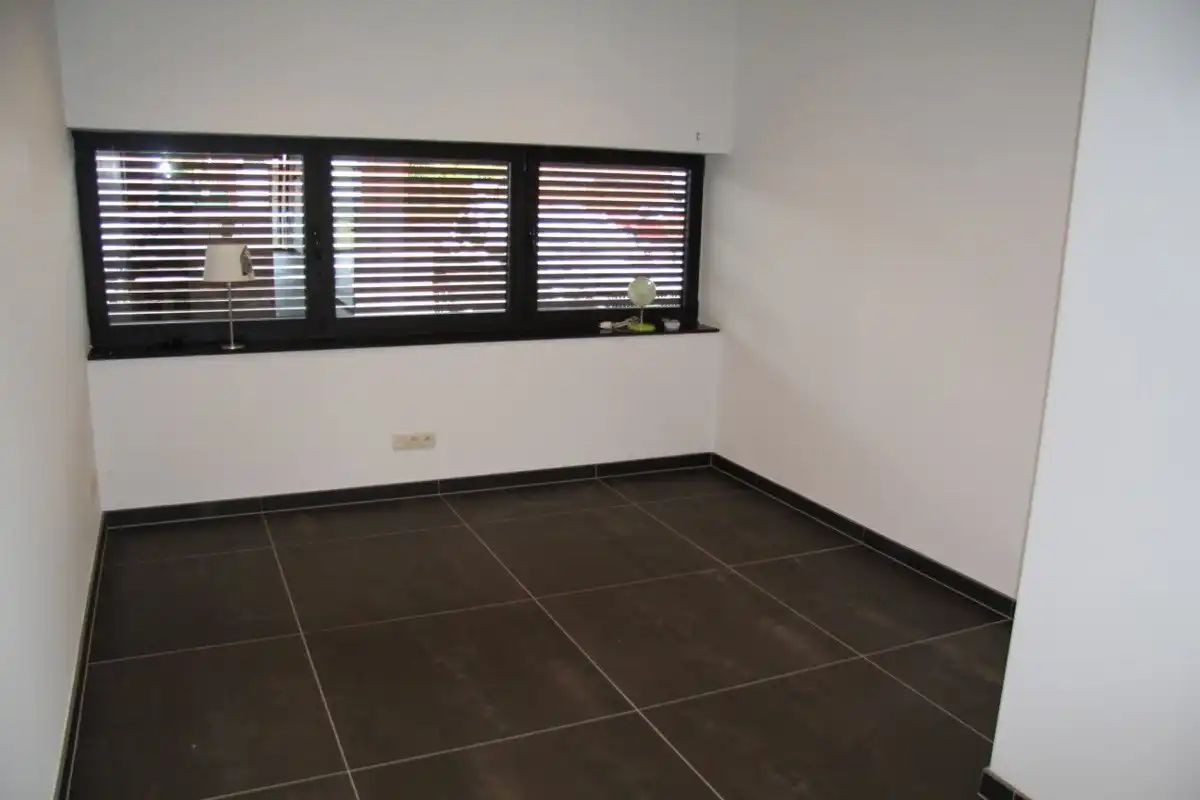 Moderne en ruime woning met 3 slk, terras en tuin  foto 10