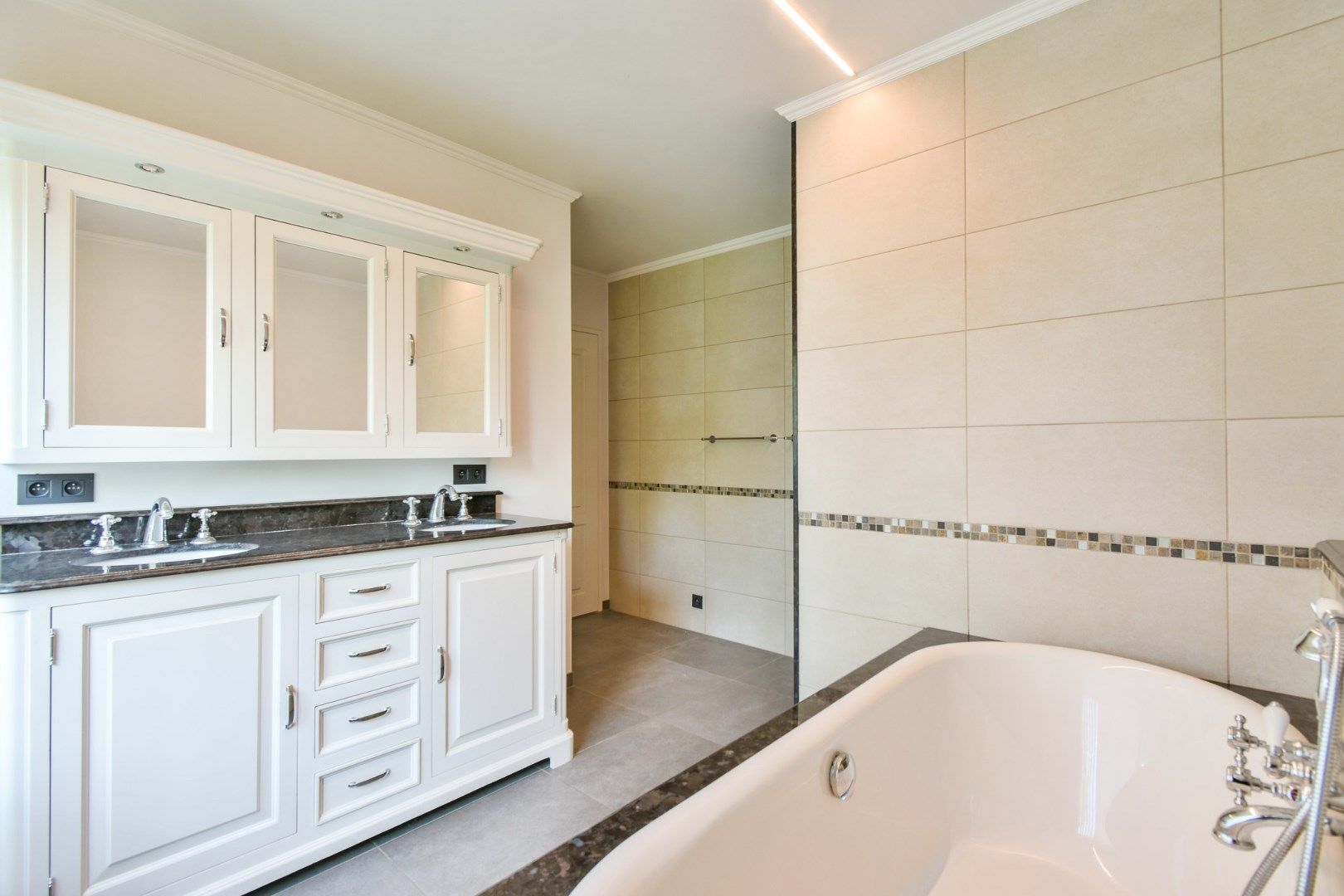 Wonen én werken op toplocatie in Oostkamp! foto 19