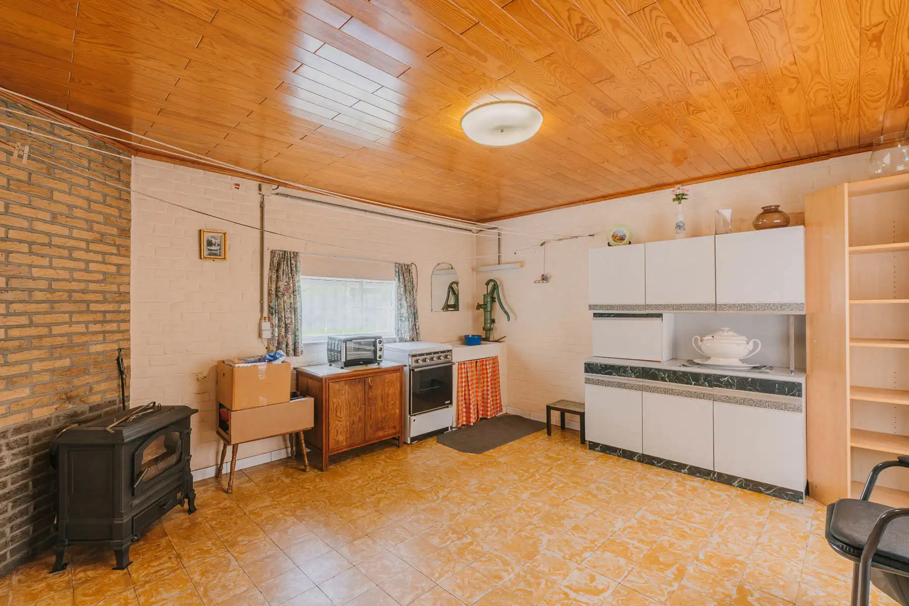 Charmante, te renoveren woning in mooie doodlopende straat foto 12