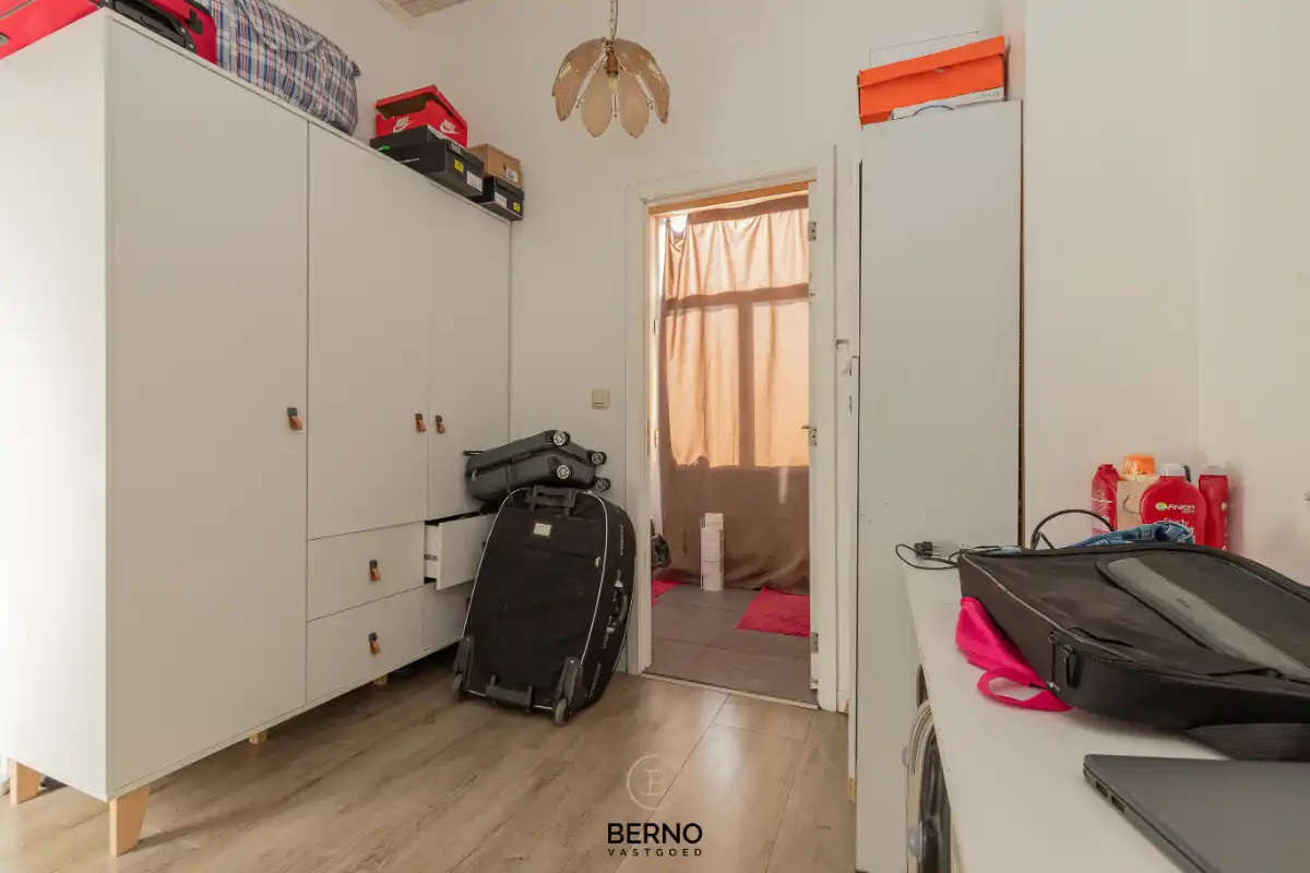 Op te frissen woning met koer foto 9