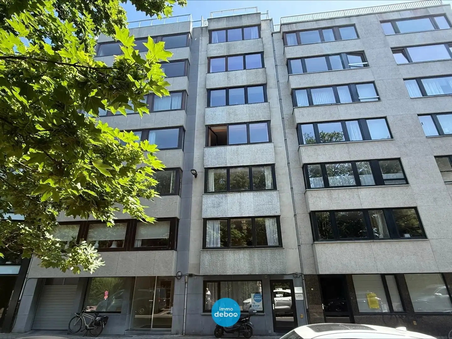 Te renoveren appartement met twee slaapkamers aan het park foto 2