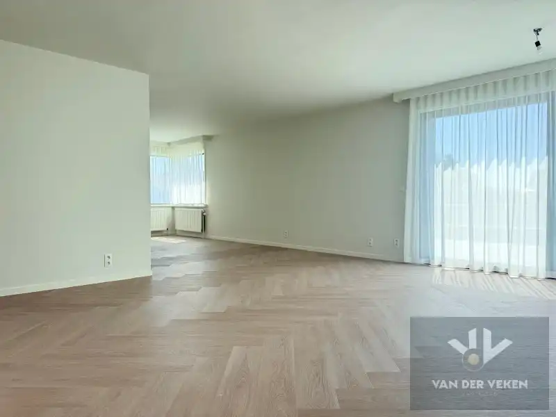 Ruim 3 slaapkamer appartement! foto 3
